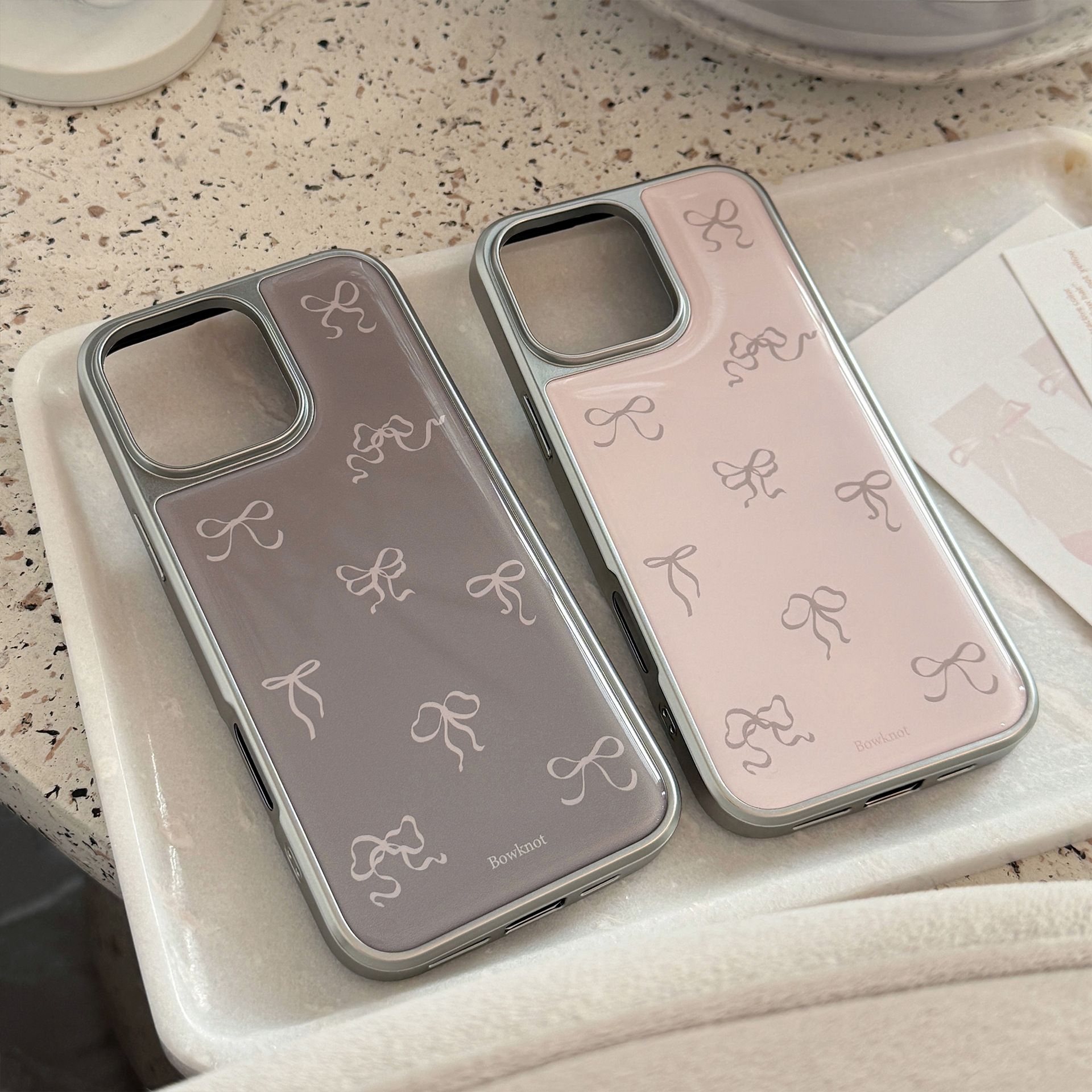 11 p.m.| ins溫柔感灰粉 電鍍銀邊 滿版蝴蝶結 蝴蝶結插圖 iPhone手機殼（13-17）