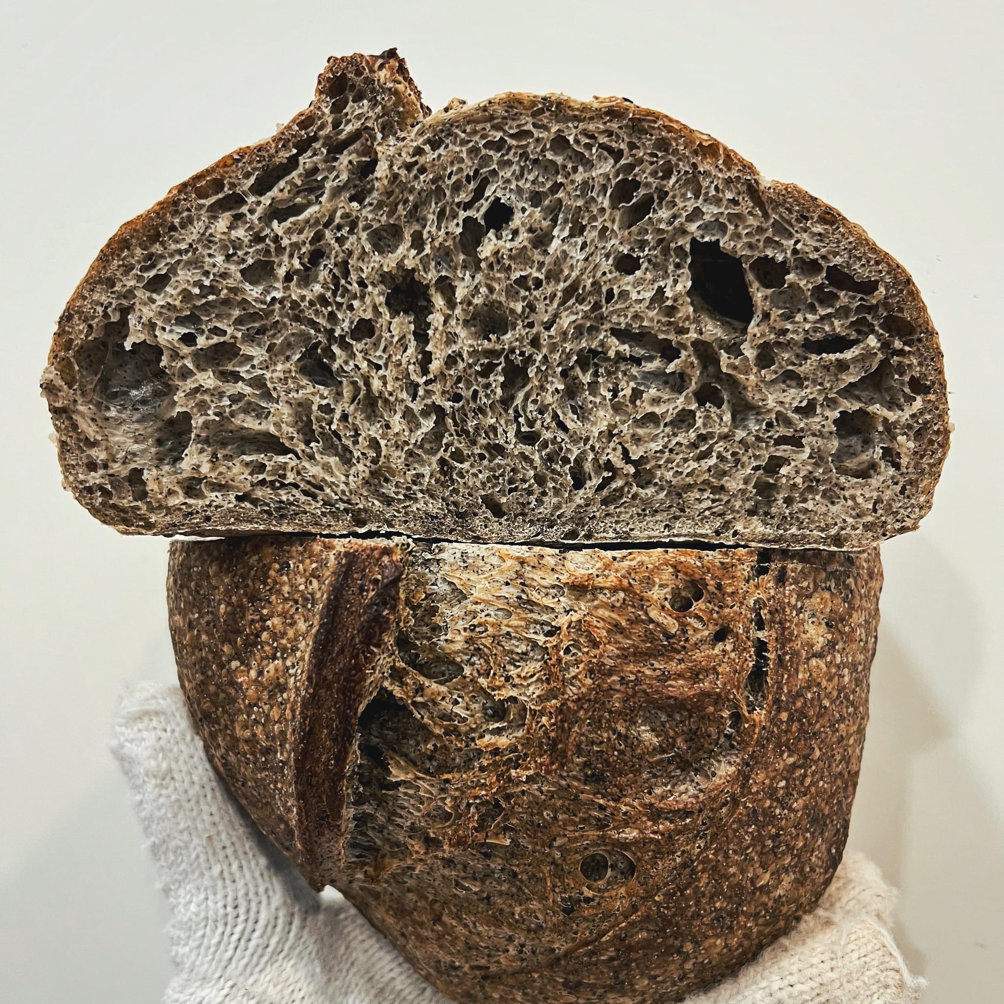 台東鹿野純紅烏龍酸種麵包 Black oolong sourdough