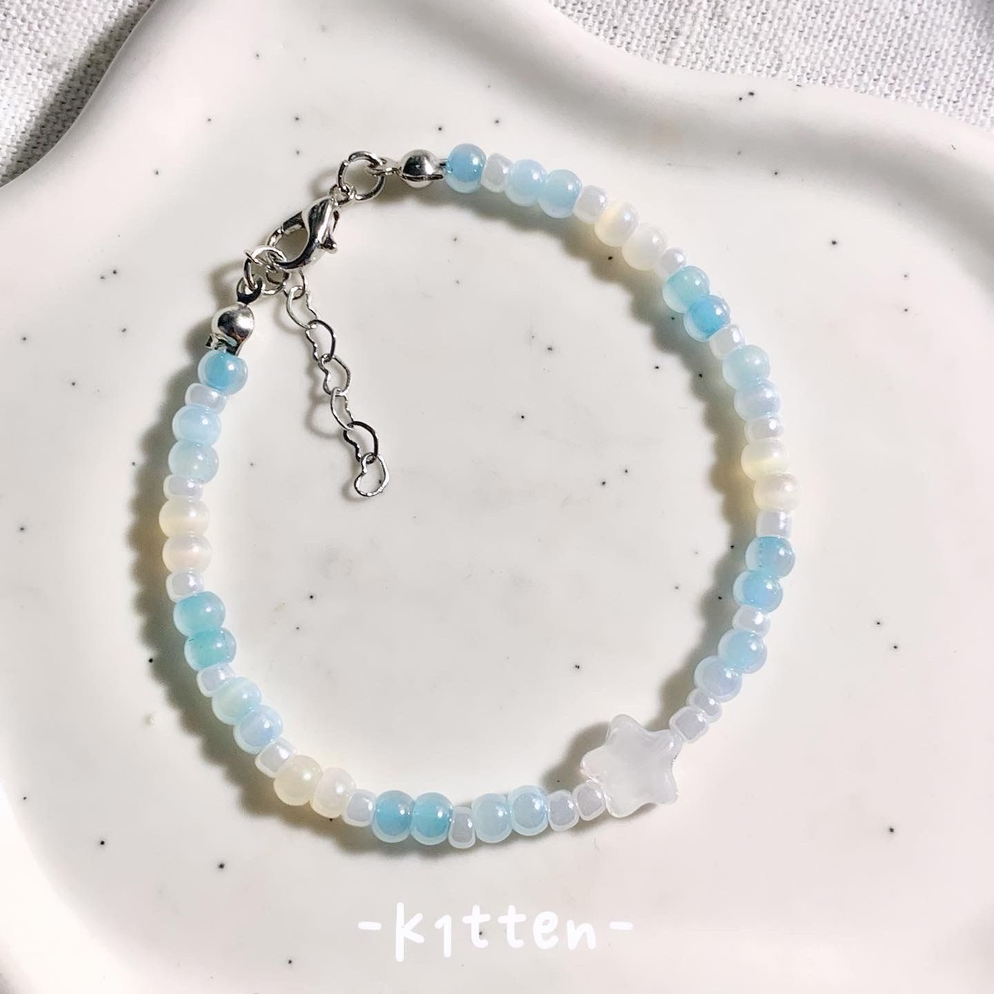 春日 · 藍 奶油米珠手鏈