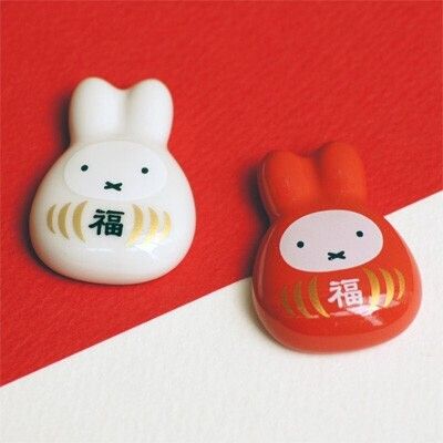 【送禮首選】（日本製）MIFFY兔陶瓷紅白達摩造型筷架禮盒