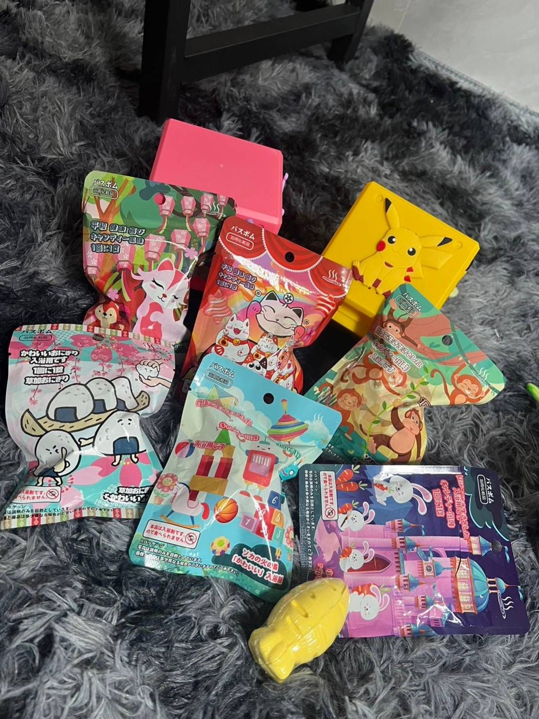 泡澡香噴噴沐浴球（裡面都有玩具