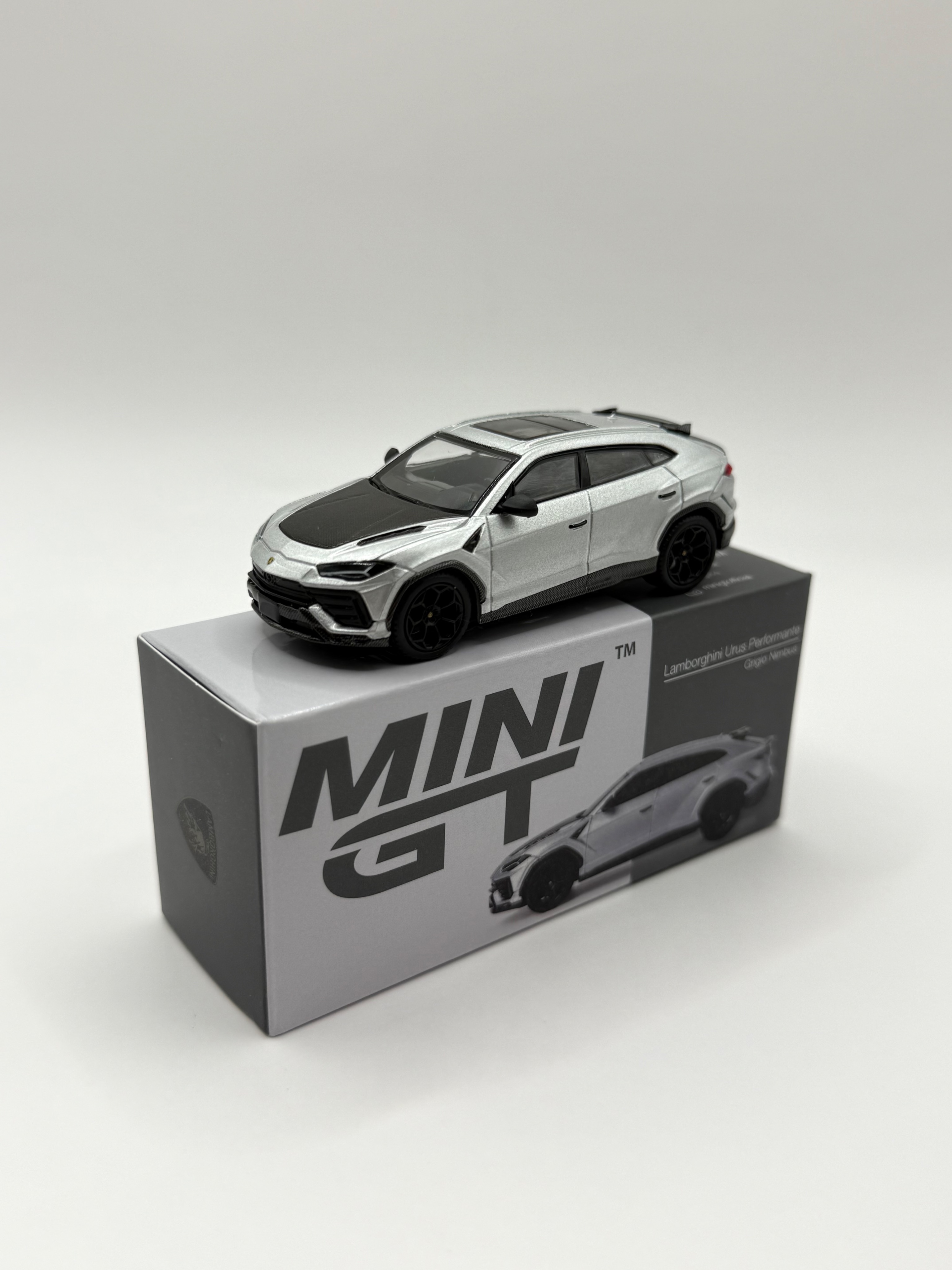 MINIGT 747 Lamborghini Urus Performante