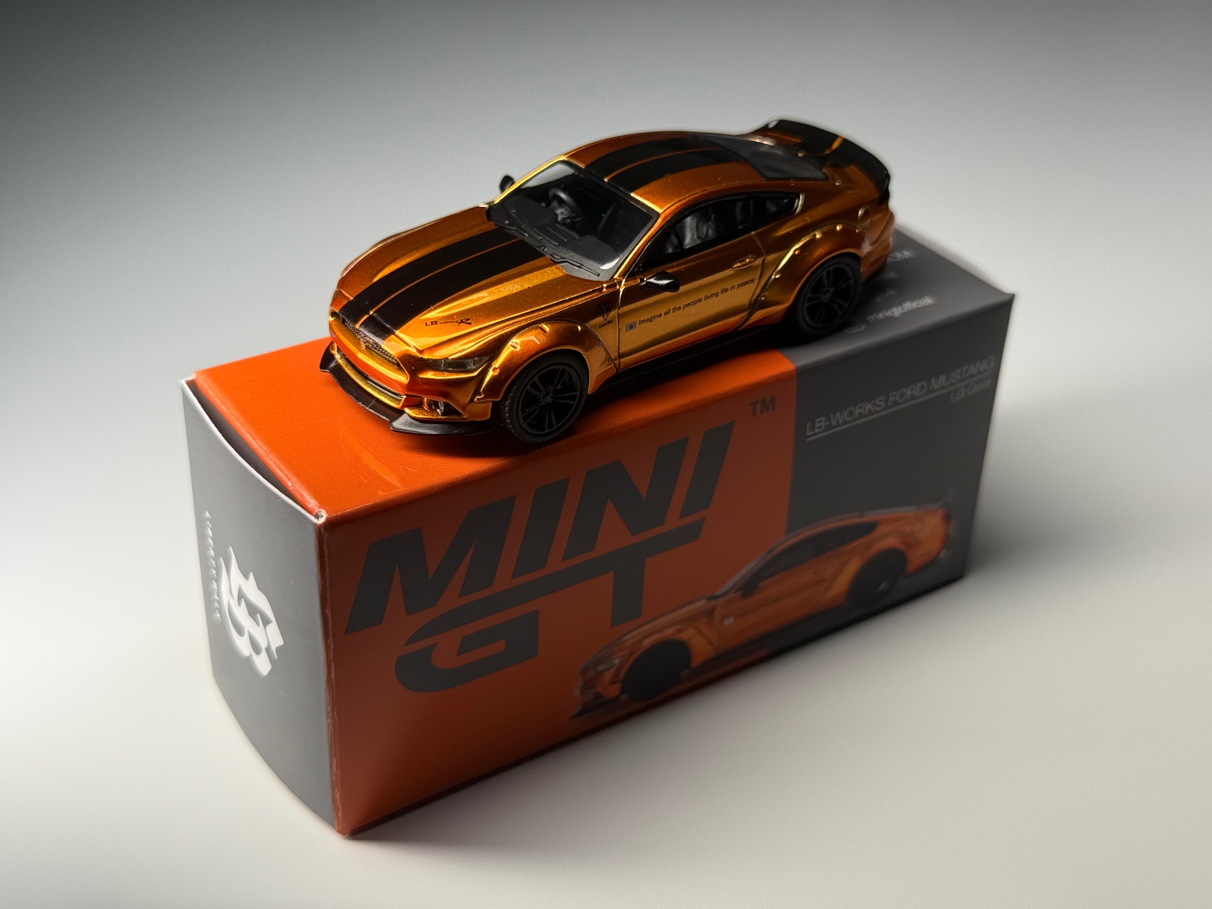 MINIGT 847 LB-WORKS FORD MUSTANG GOLD