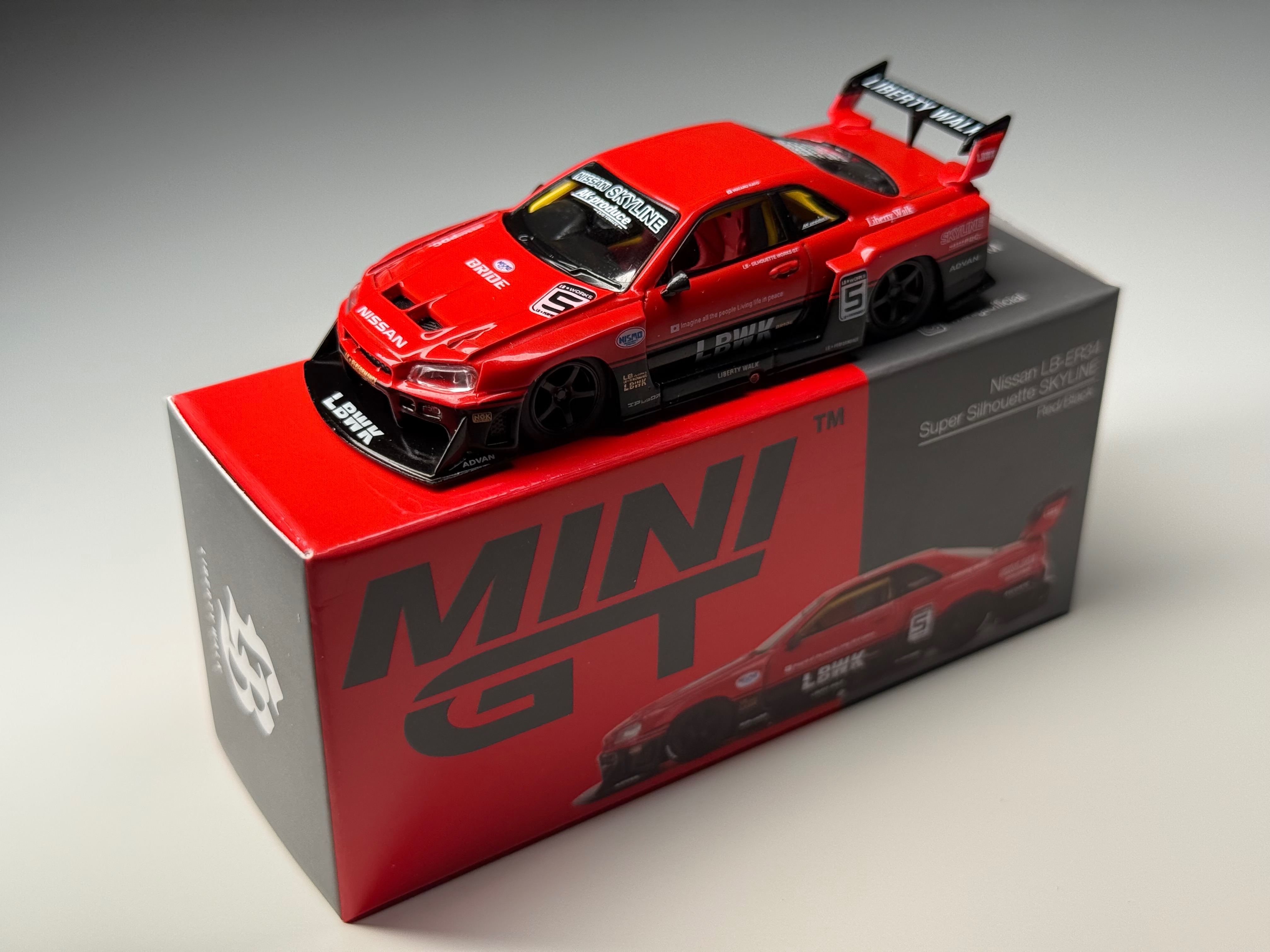 MINIGT #843 LB-ER34 Super Silhouette Skyline