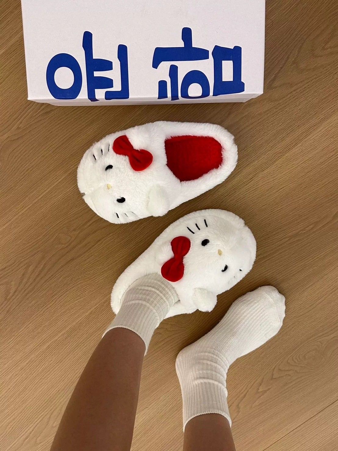 🌟部分現貨🌟hellokitty-紅白撞色保暖拖鞋（點擊下滑可看詳細介紹）