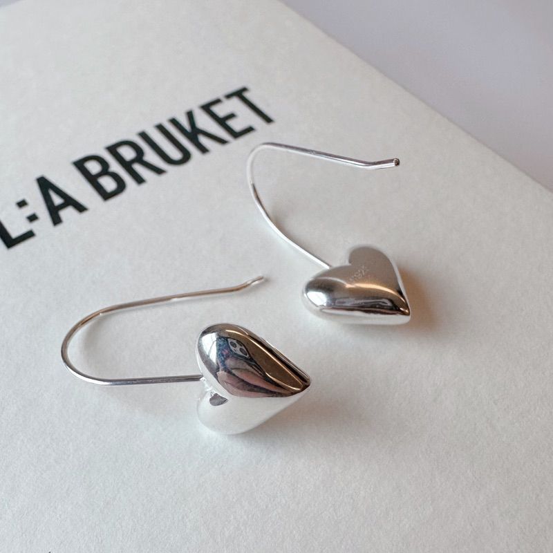 925silver🩶份量感愛心耳勾｜點圖片看更多