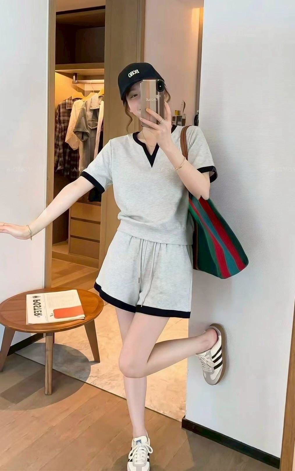 ✔️K30簡約V領配色套裝