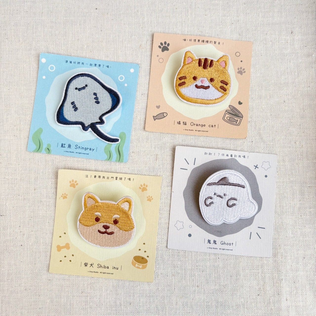 灰塵別針 - | 別針系列 | 4款 文創 鬼鬼 魟魚 柴柴 橘貓 刺繡別針 禮物