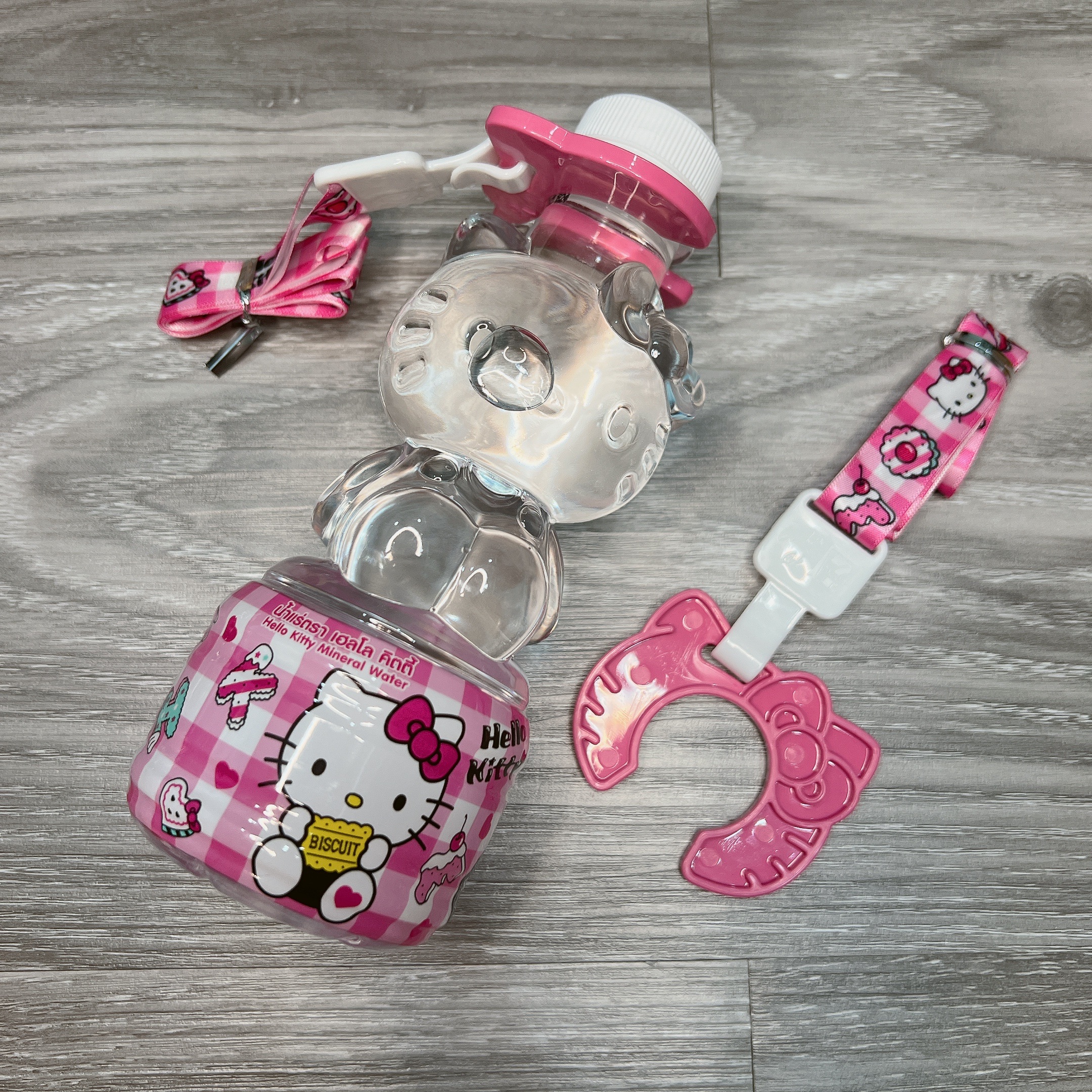 [現貨]Hello kitty 礦泉水+掛扣