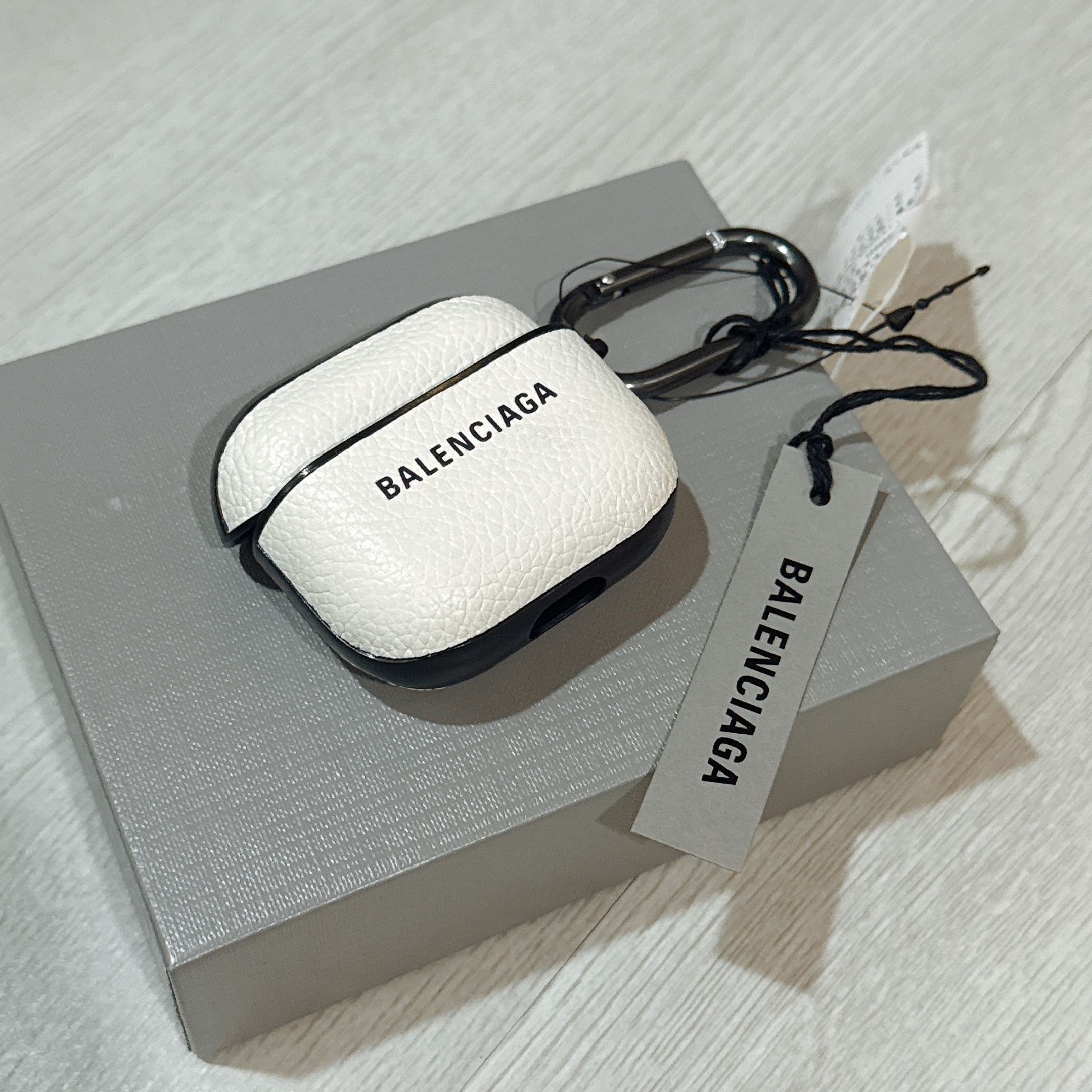 [全新] Balenciaga airpods pro 牛皮保護殼