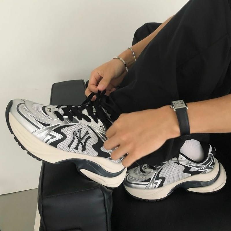 ＜預購＞虞書欣同款 M L B NEW YORK YANKEES CURVE RUNNER 黑白