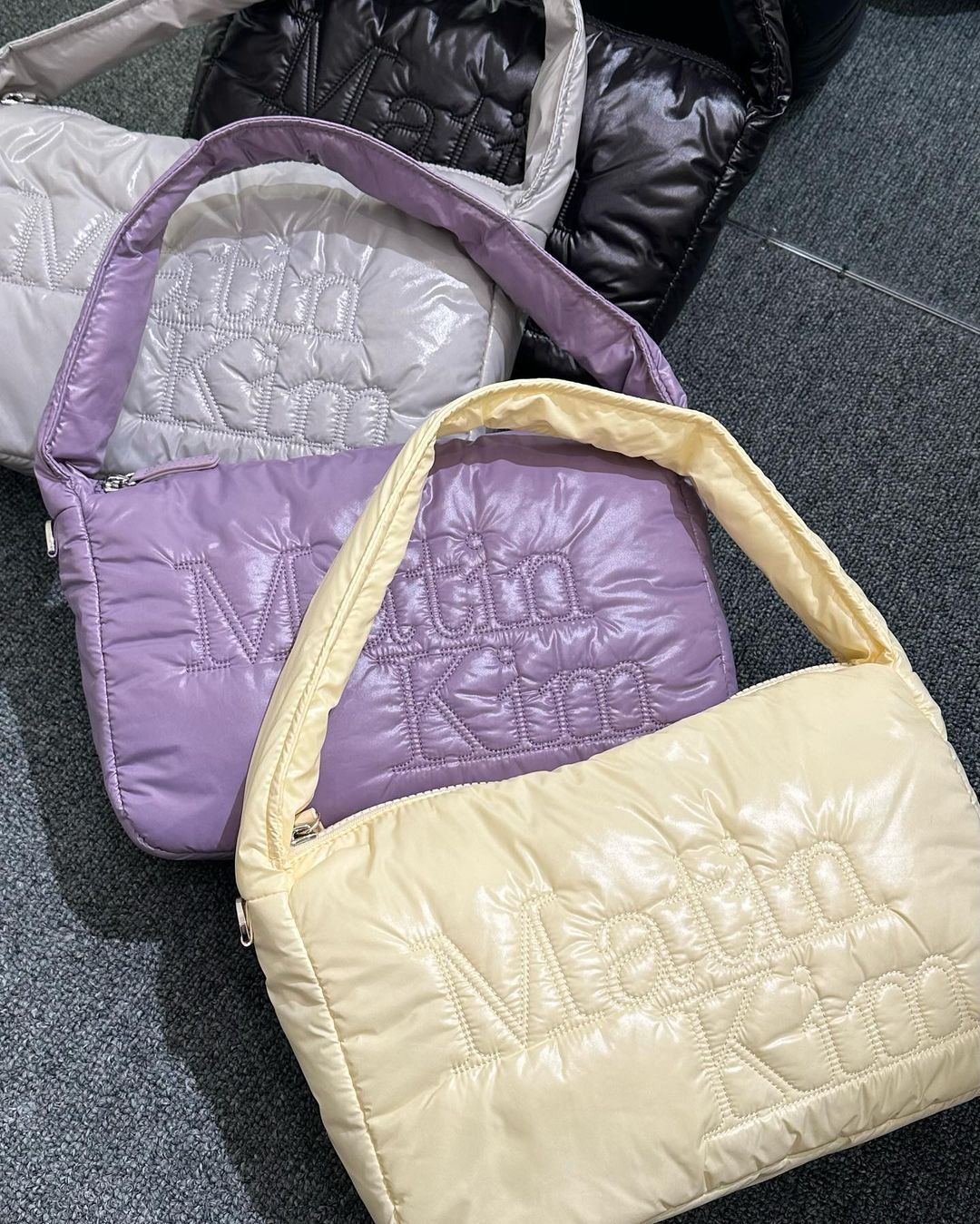MATIN KIM LOGO STITCH PADDING EASY BAG