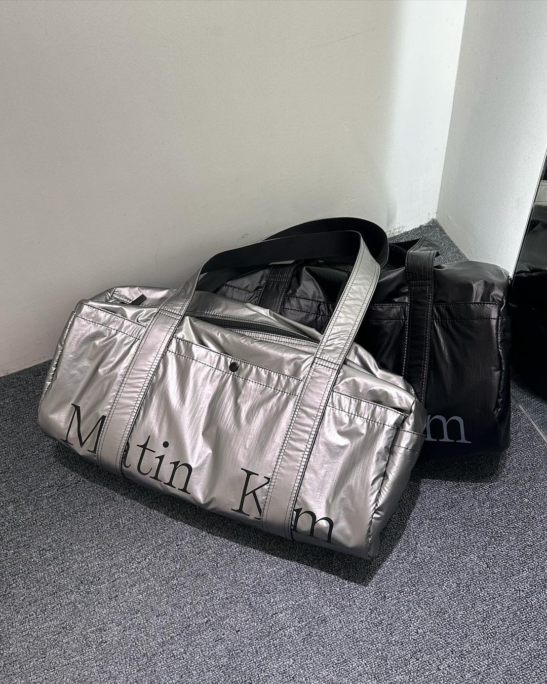 MATIN KIM LOGO S PORTY DUFFEL BAG IN
