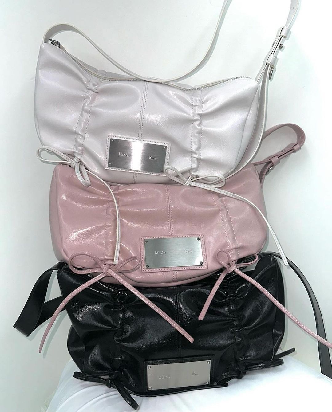MATIN KIM HALF SHIRRING RIBBON ROUND BAG