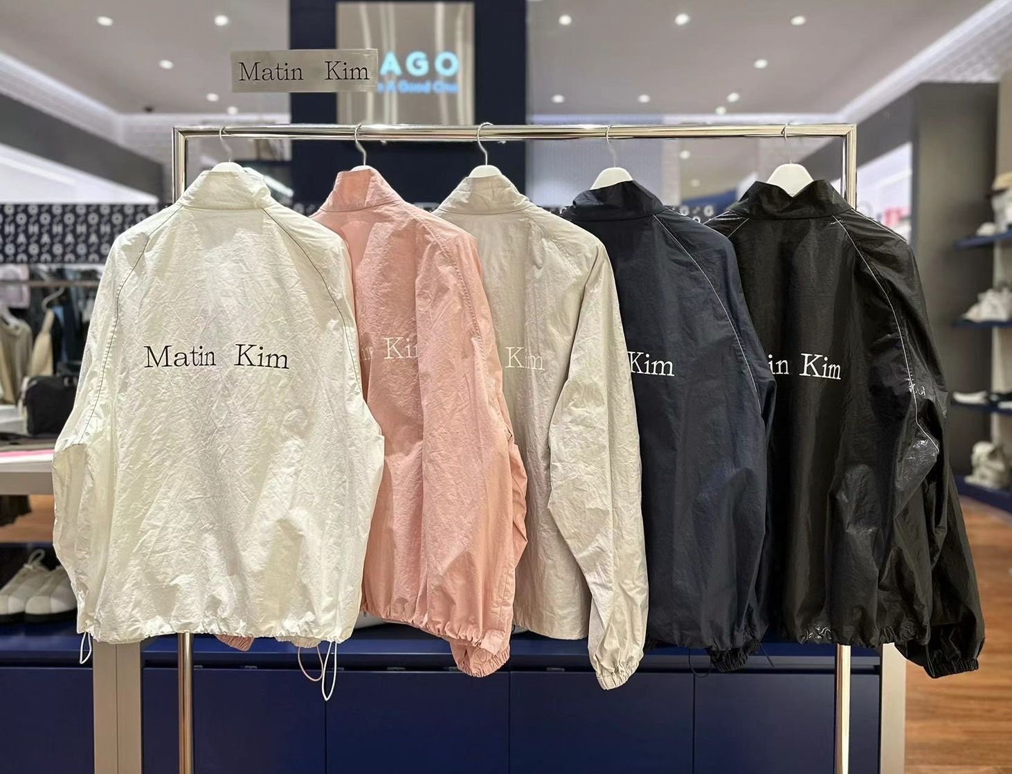 MATIN KIM 長版風衣外套 LOGO COATING JUMPER IN