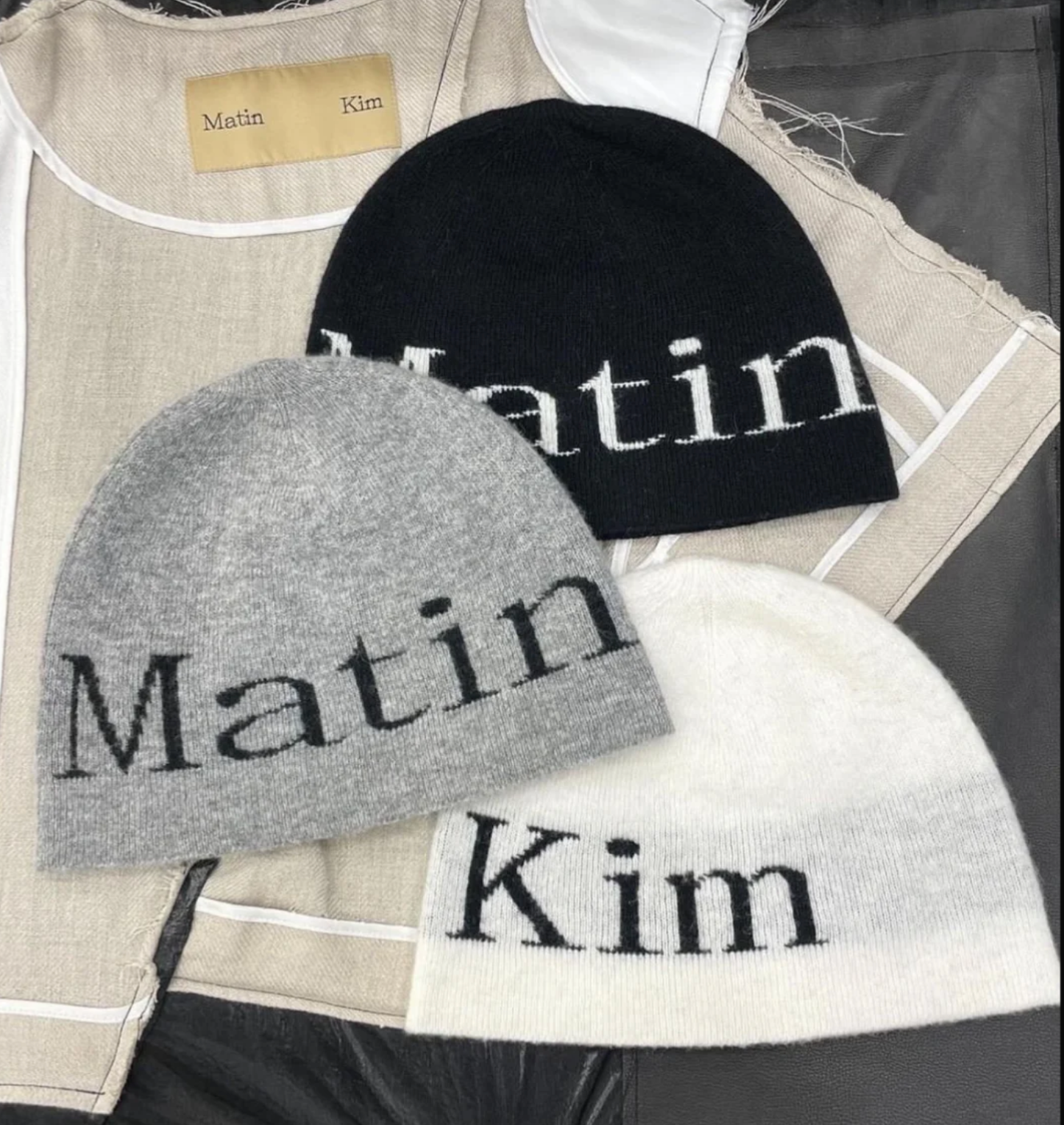 MATIN KIM LOGO JACQUARD SHORT BEANIE IN 毛帽