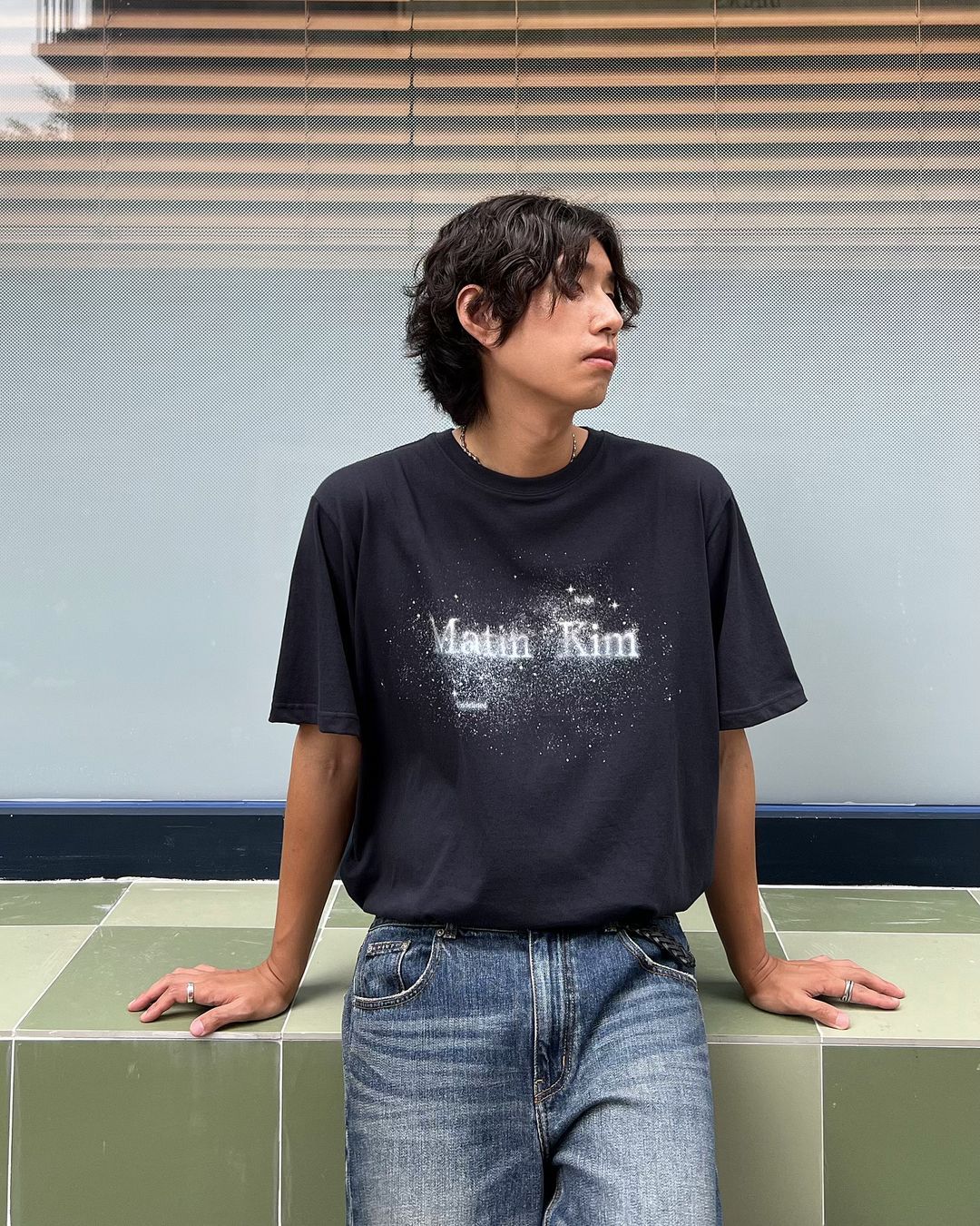 MATIN KIM TWINKLE GRAPHIC LOGO TOP FOR MEN