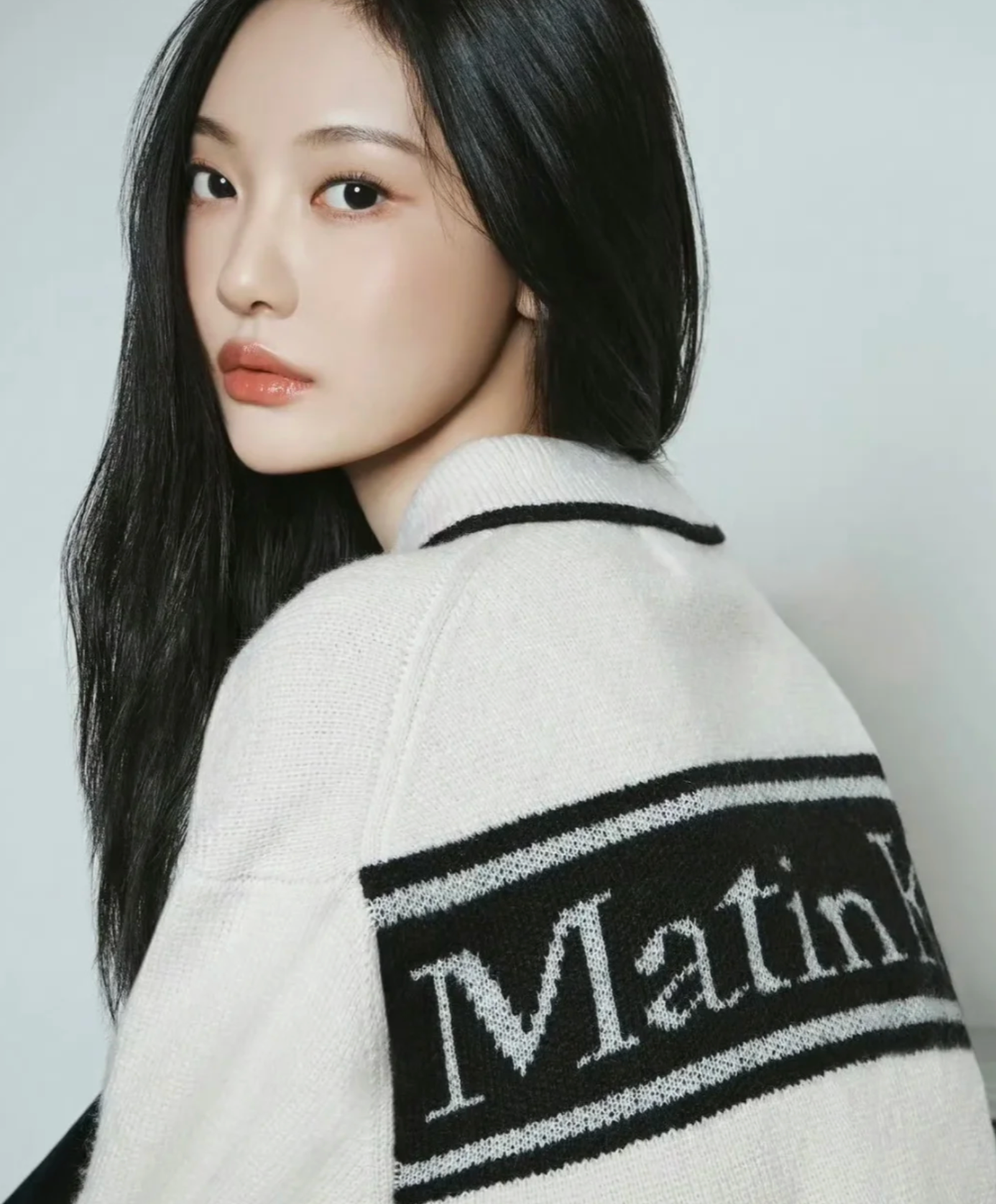 MATIN KIM 寧寧同款針織 BACK LOGO COLLAR KNIT TOP FOR WOMEN