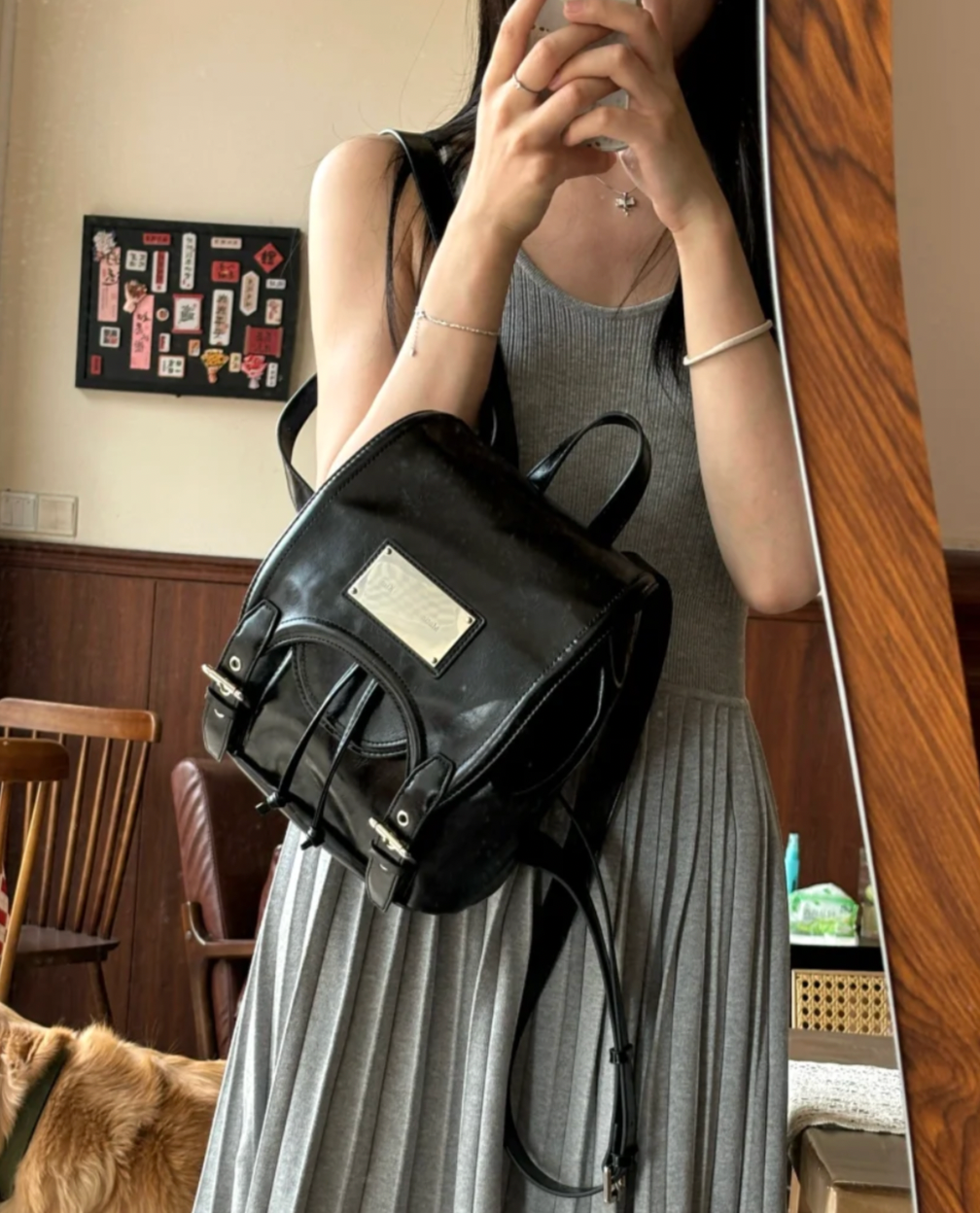 一日特價 MATIN KIM BUCKLE DETAIL BACK PACK IN BLACK