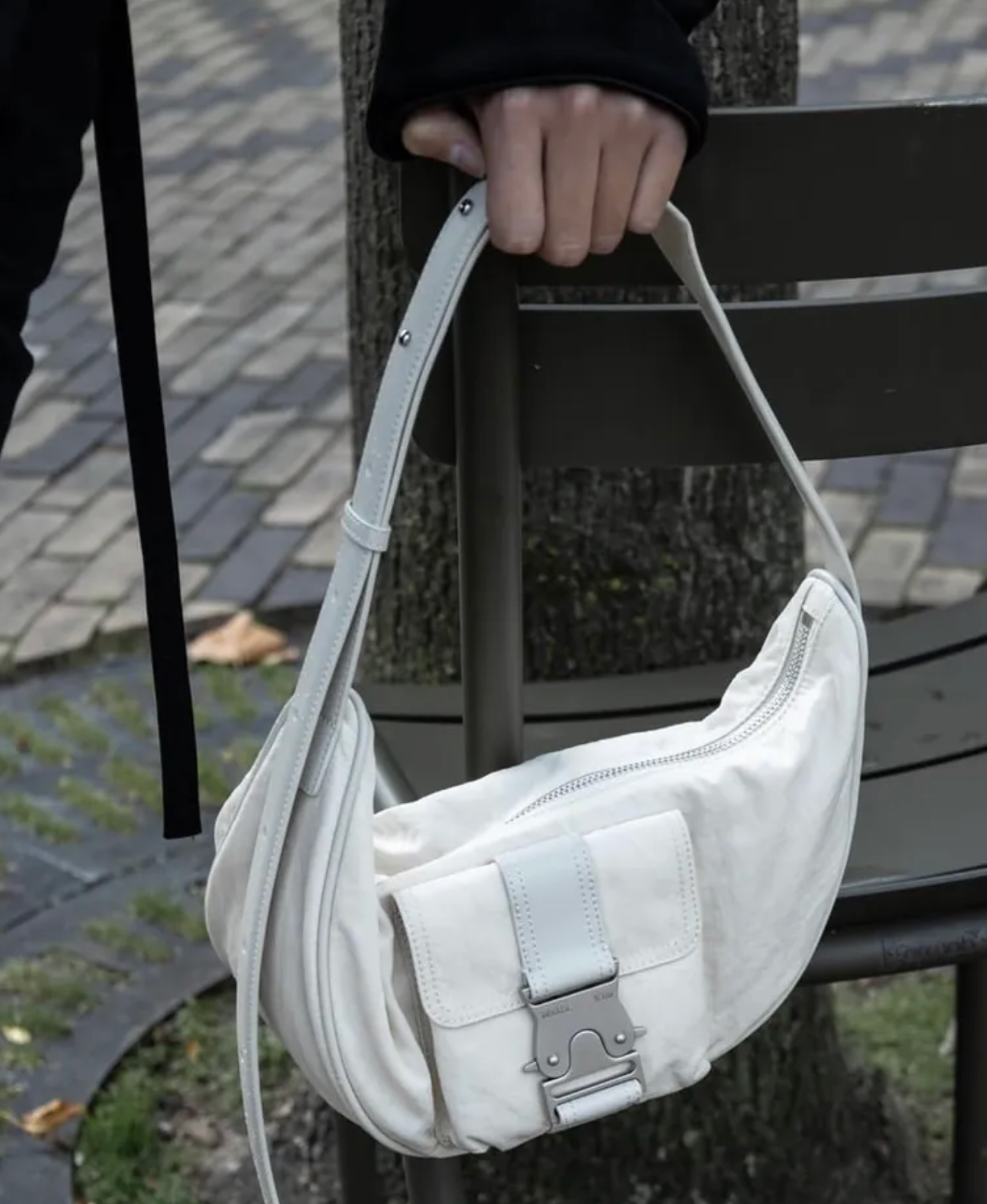 一日特價 MATIN KIM 餃子包 BUCKLE HOBO BAG IN