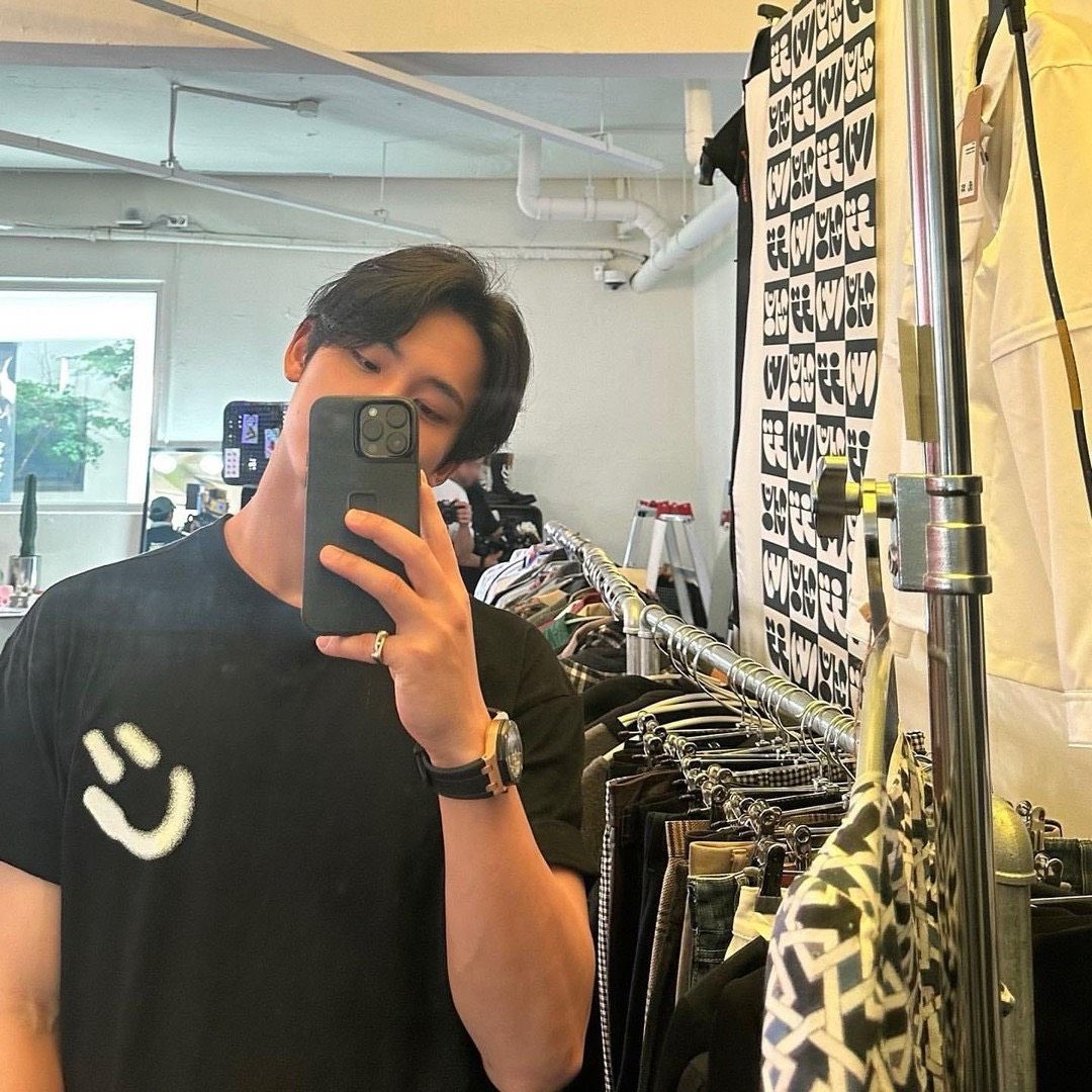 珉奎 噴漆大笑臉T-SHIRT