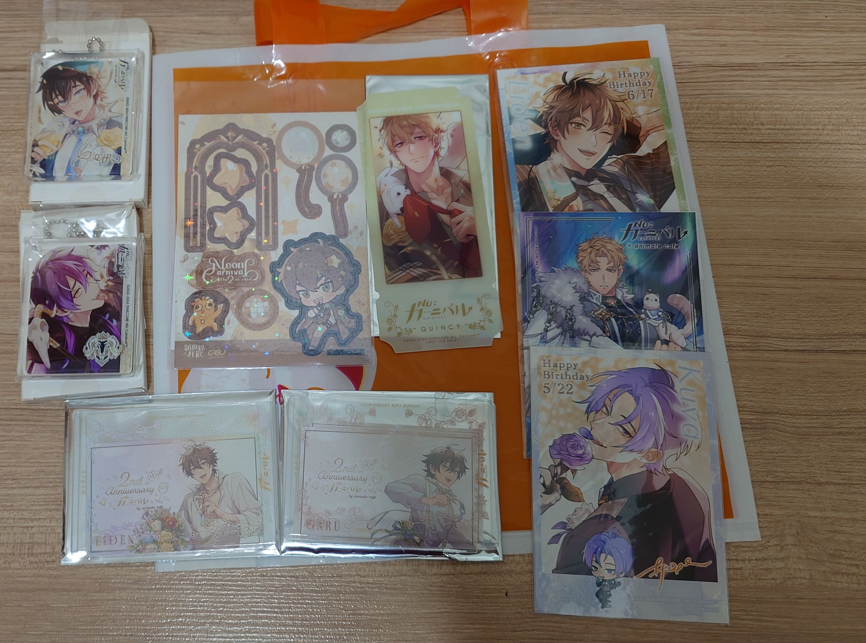 新世界狂歡組合 2周年裝飾卡套（伊得、可爾）+立體壓克力吊飾 （環、可爾）