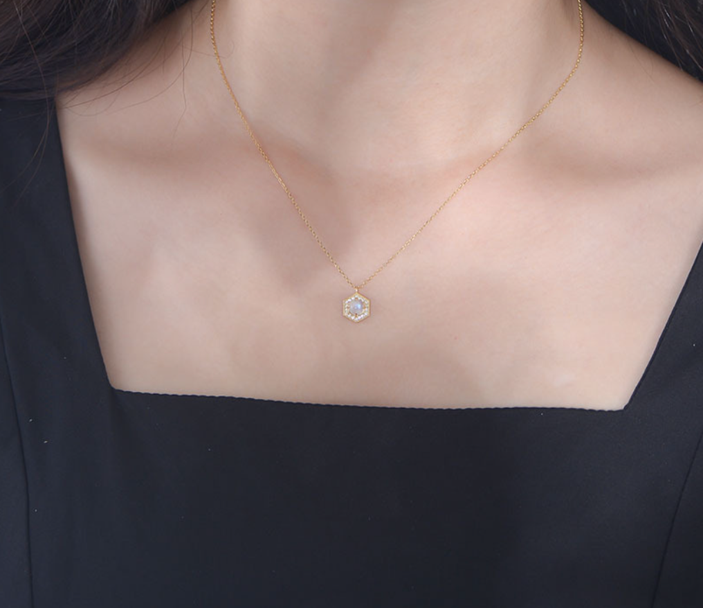 【Dolly’s】韓-全純銀 戀人月石 幾何六角形天然月光石 情人節禮物鎖骨鏈 308A16