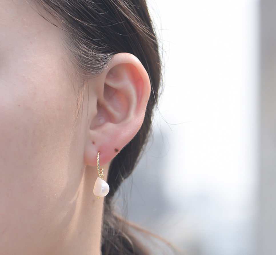 【Dolly’s】韓-全純銀 此時思念 C形耳圈天然不規則淡水珍 情人節禮物耳環耳釘 308D09