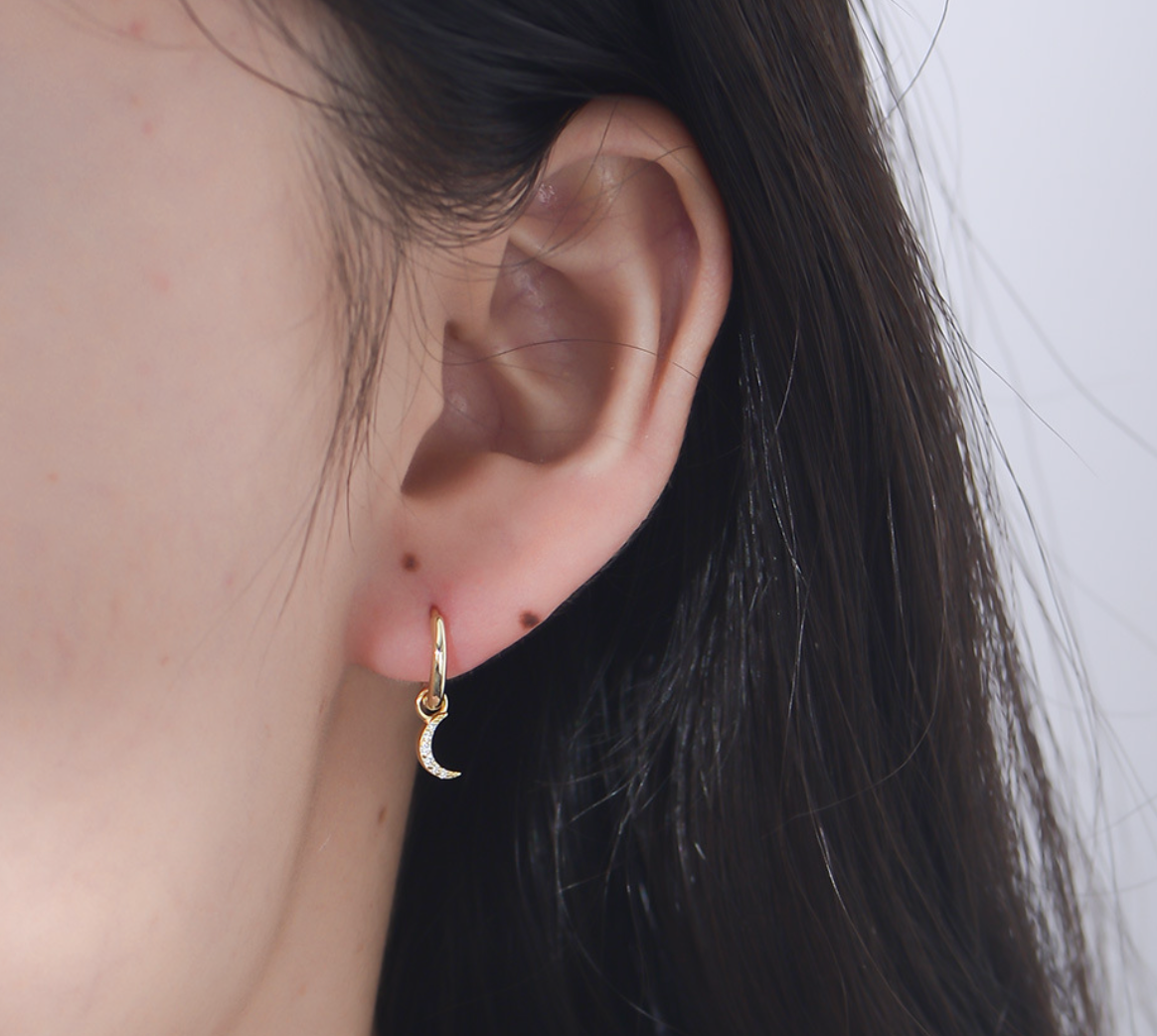 【Dolly’s】韓-全純銀 月的去向 小巧心型回針耳釘可愛日系 情人節禮物耳環耳釘 308D11