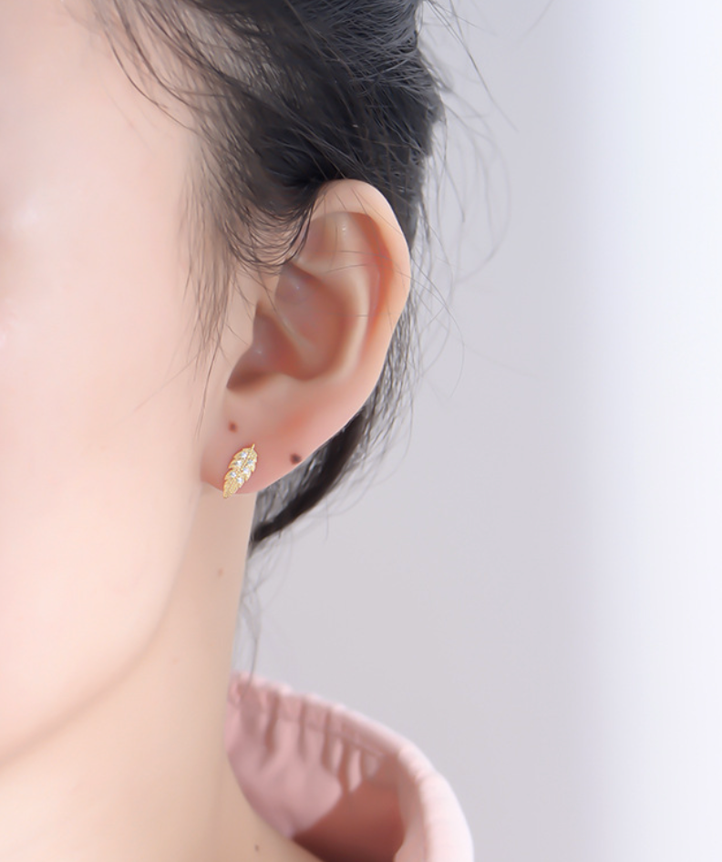 【Dolly’s】韓-全純銀 守望者之羽 小巧心型回針耳釘可愛日系 情人節禮物耳環耳釘 308D12