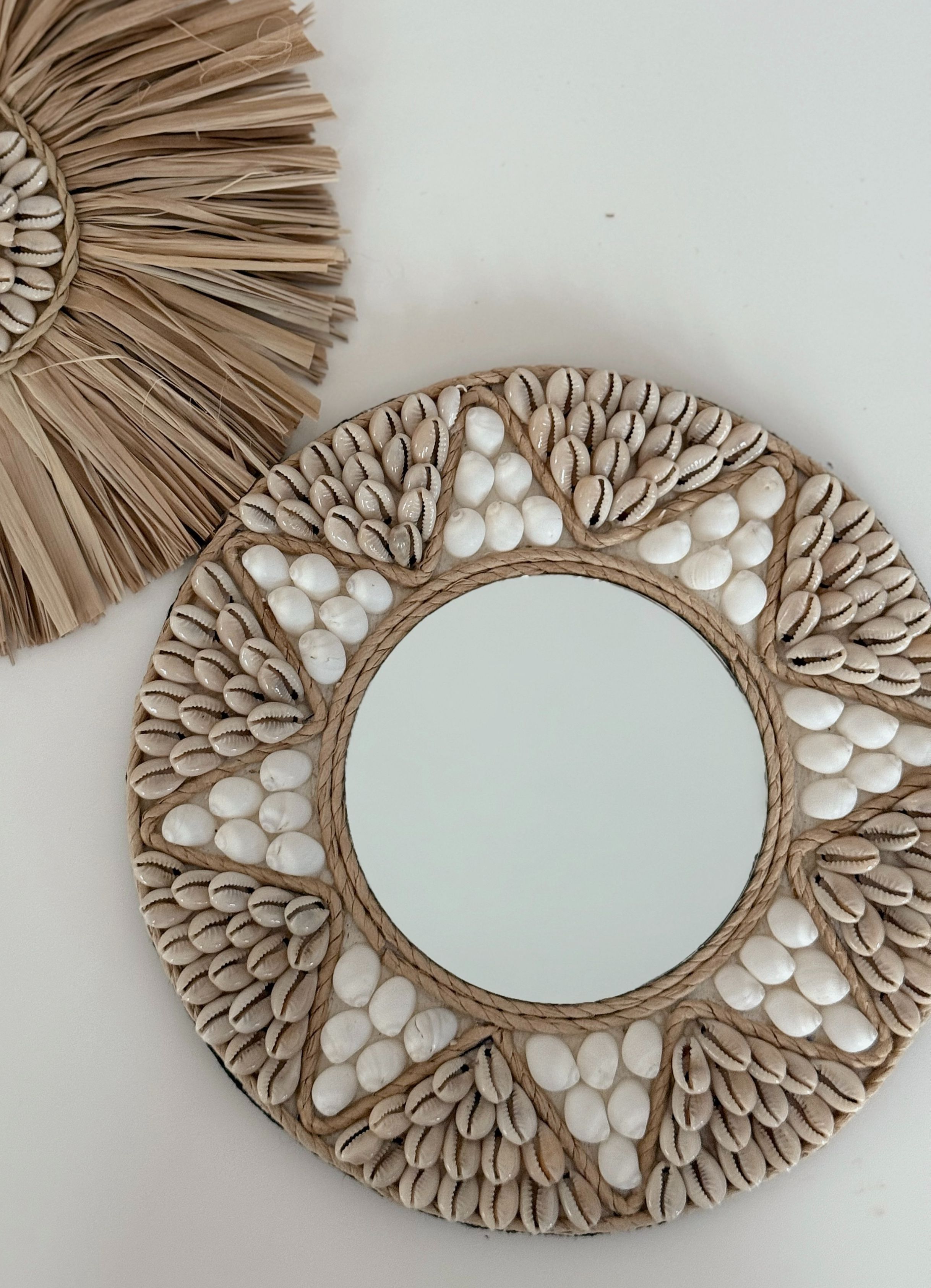 DecoDazzle🪬峇里島手工貝殼太陽掛鏡