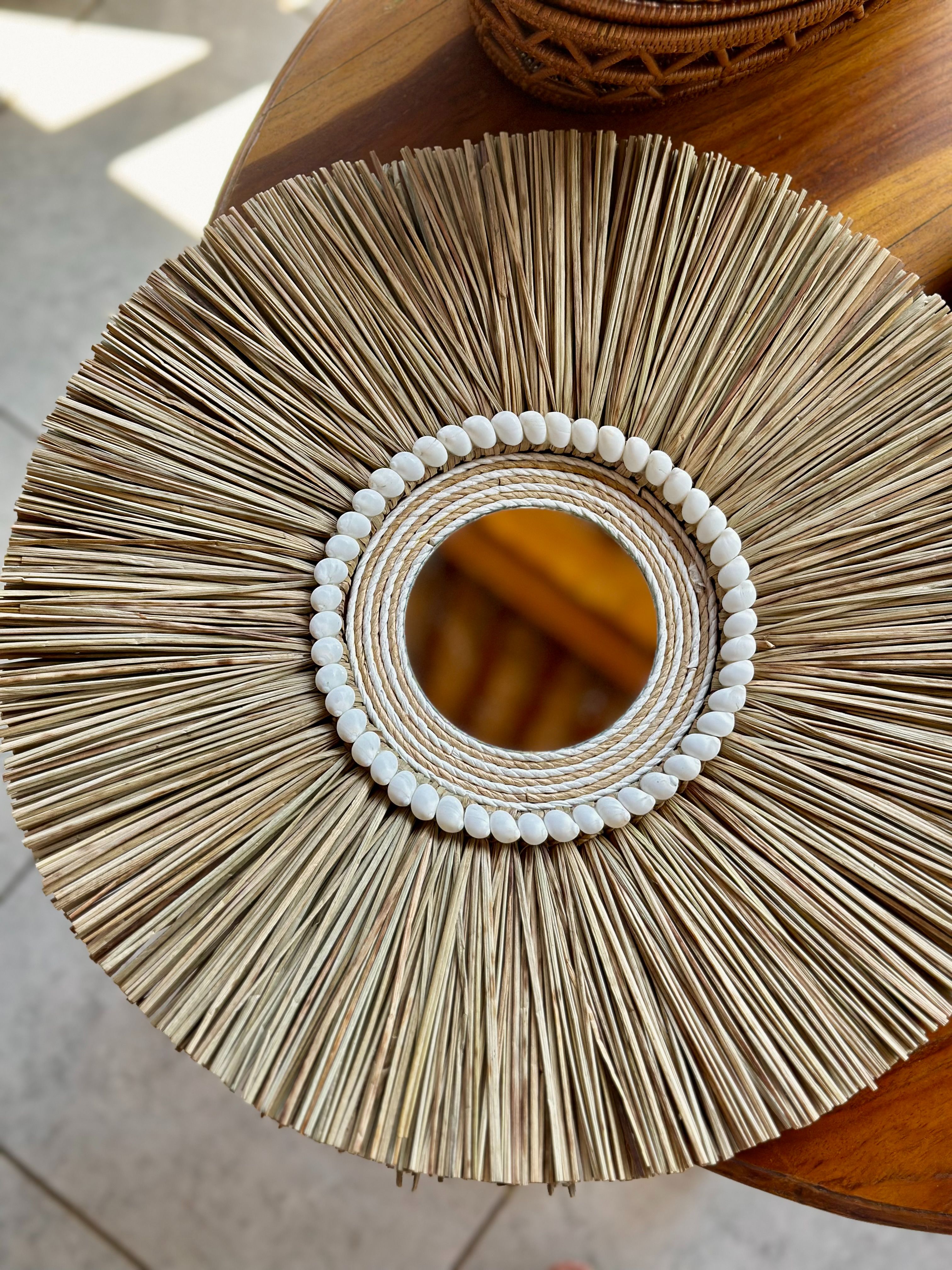 DecoDazzle🪬峇里島手工貝殼光芒掛鏡