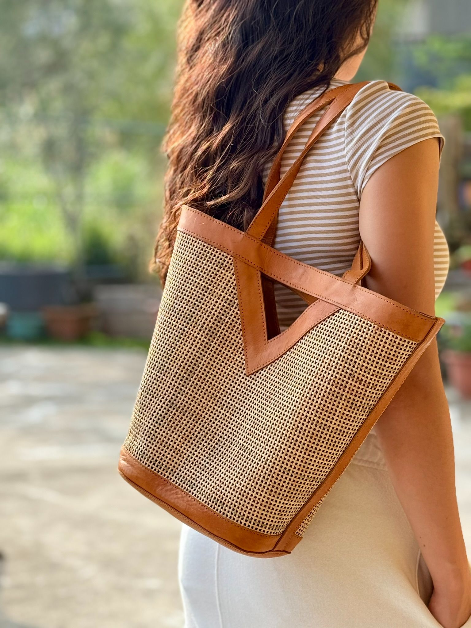 DecoDazzle🪬峇里島藤編撞色手工肩背牛皮包