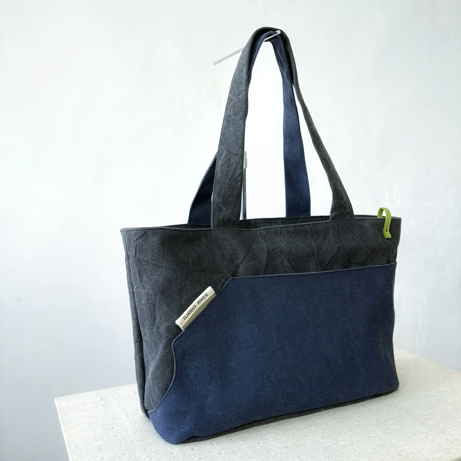 | 13吋 X 冬岩黑 | 自然四景系列 大容量托特 | 厚磅水洗帆布 |