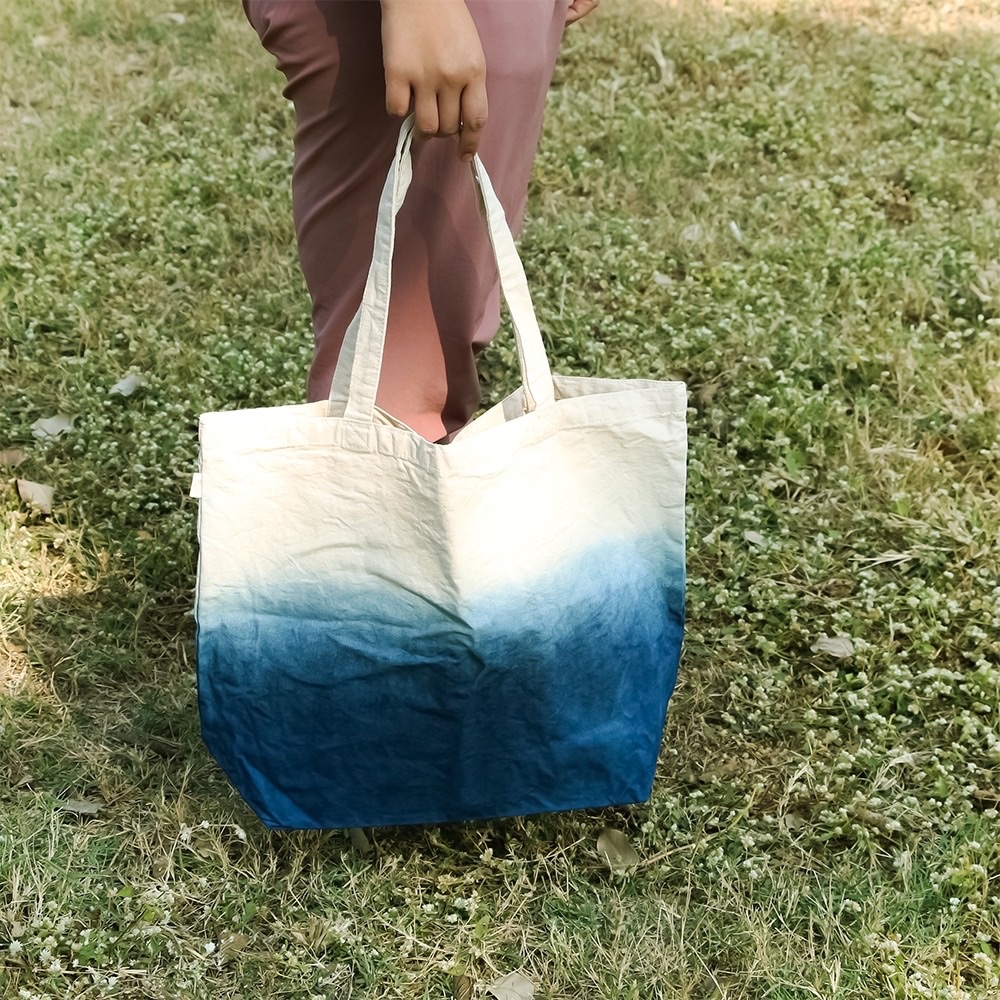 手工藍染漸層大款帆布包