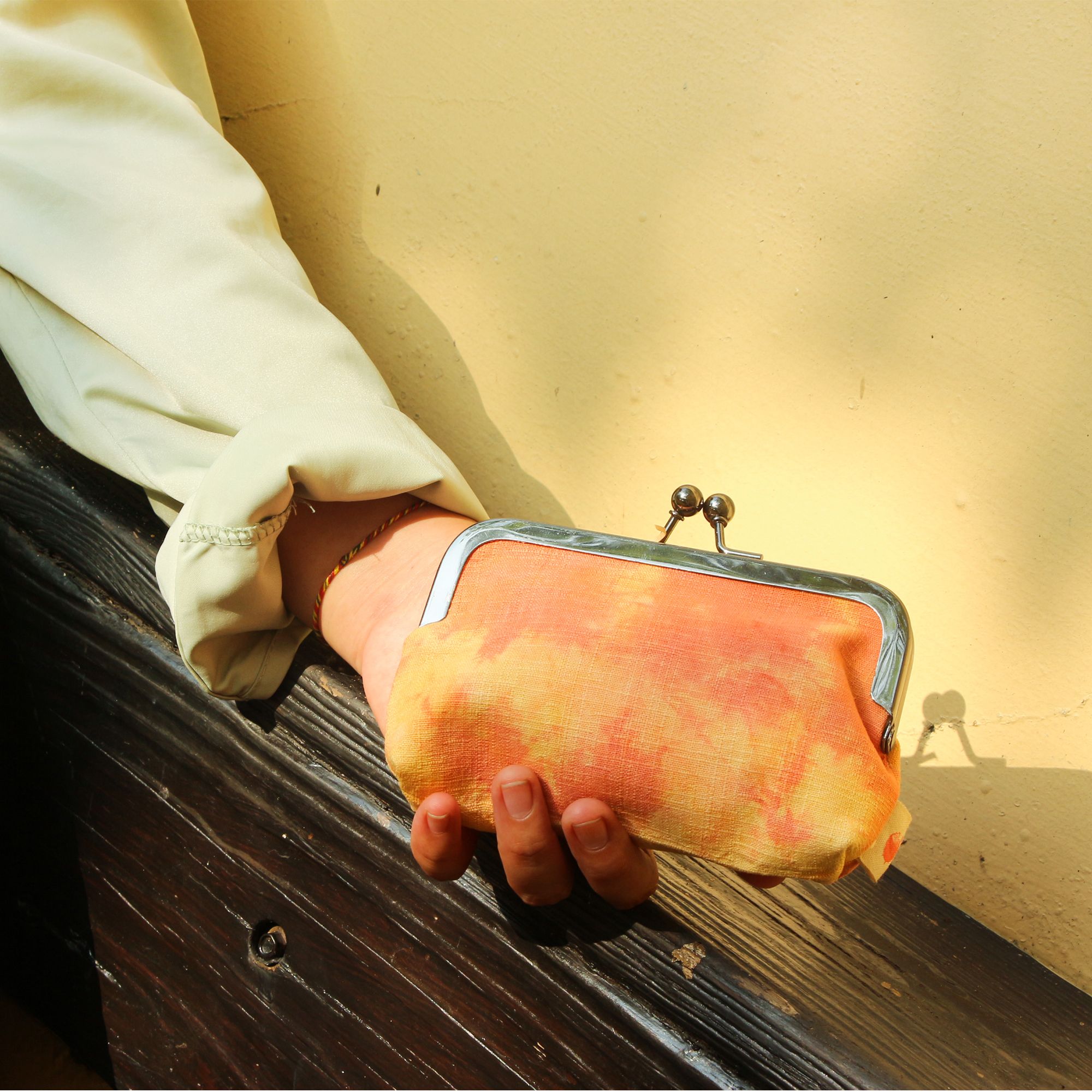 手工植物茜草夕霓黃手拿口金包