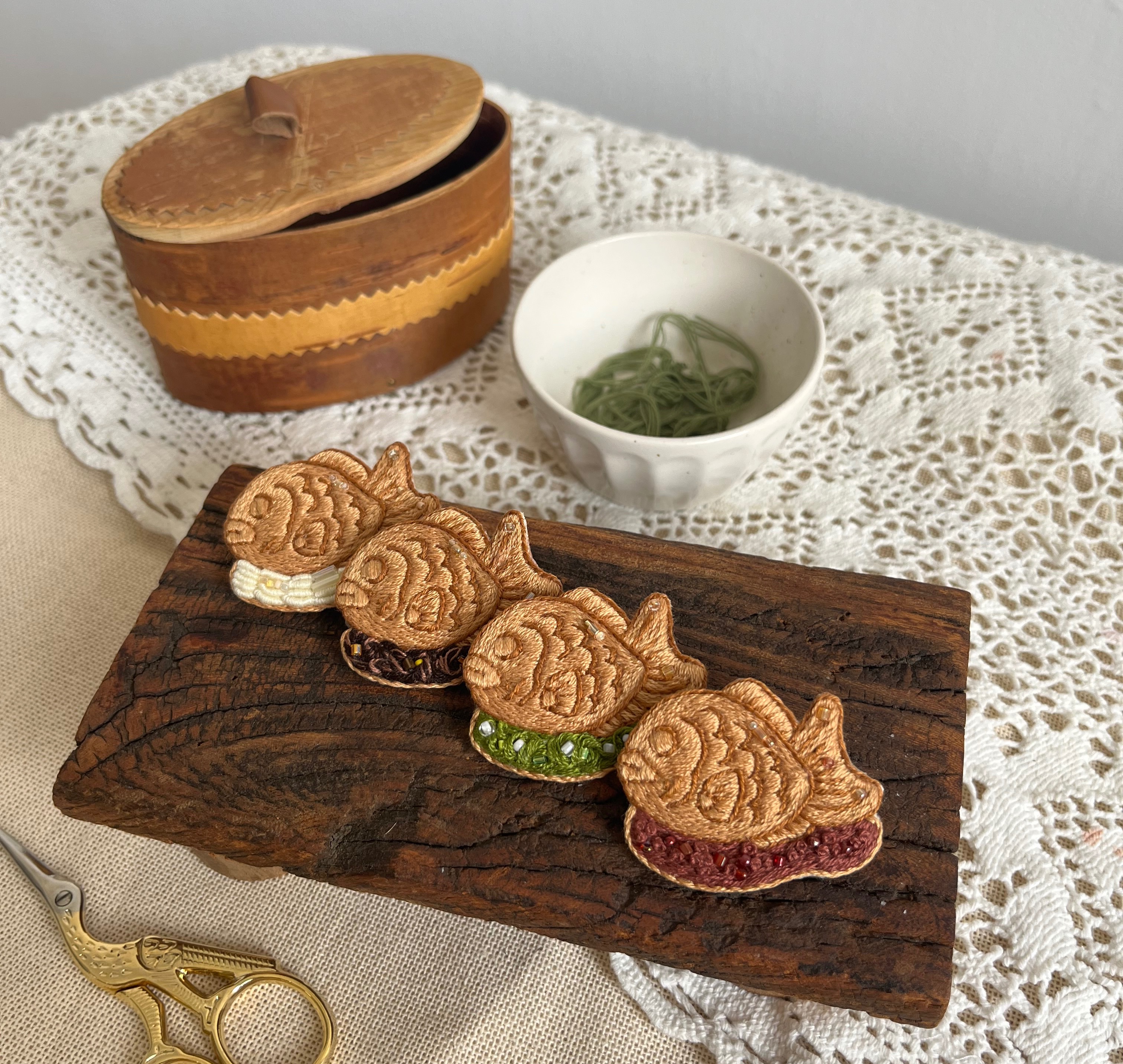 手刺繡別針《鯛魚燒》