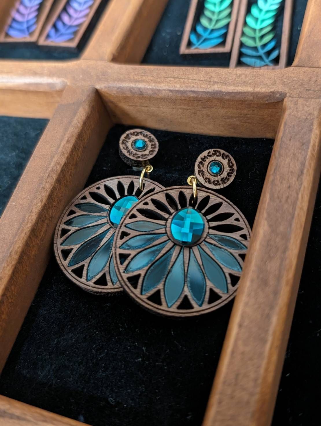 梅森設計[手作] 綠孔雀-實木耳環