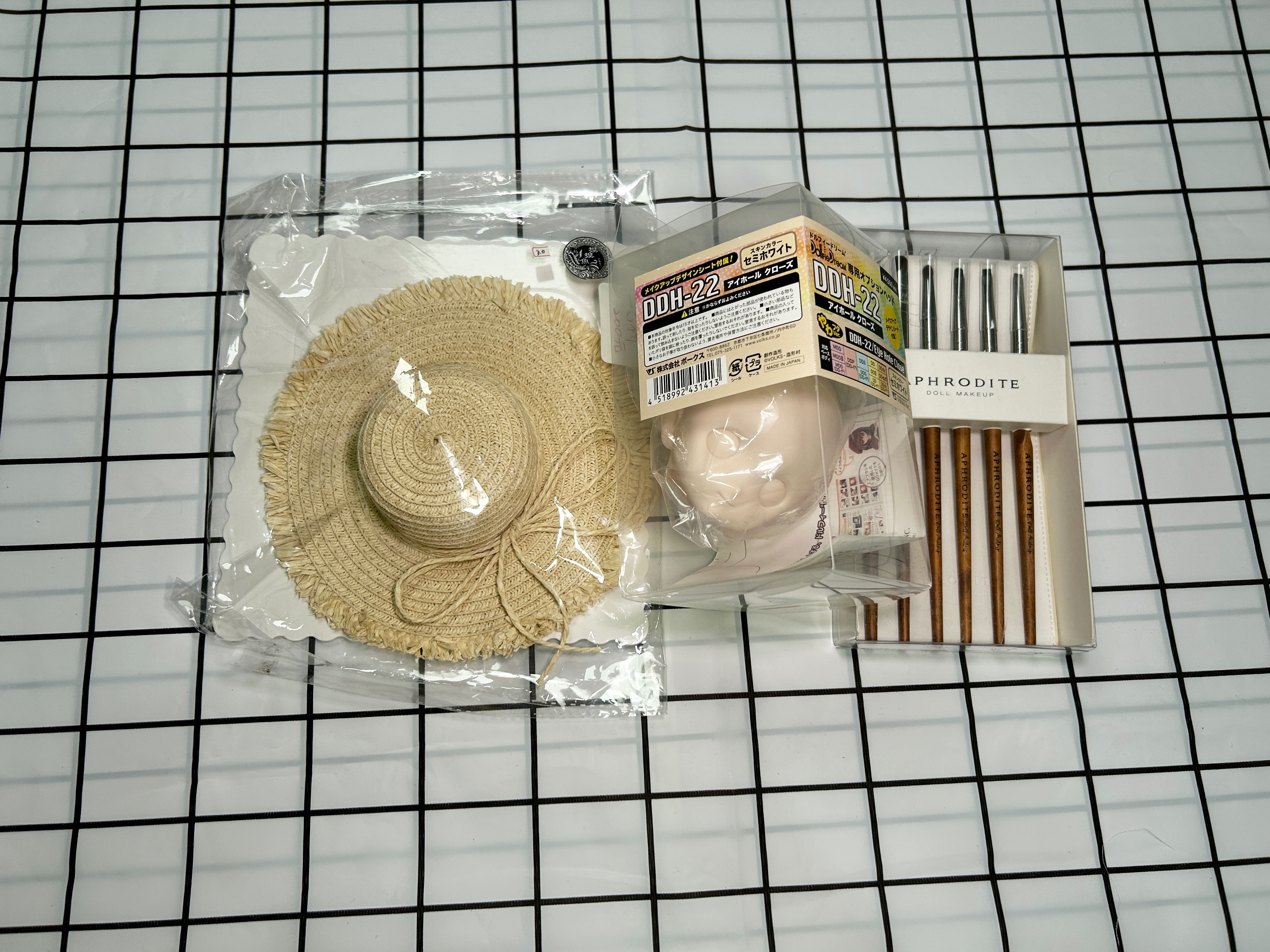 四分草帽+volks DDH-22閉眼（半白）+APHRODITE化妝刷