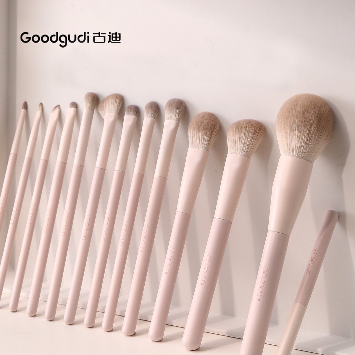 AB_Z1849_古迪桃夭新手化妝刷套裝