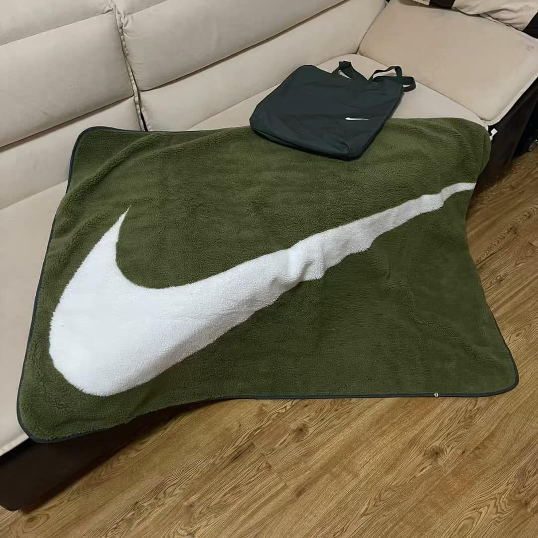 NIKE 會員禮限定 毛毯+收納袋 橄欖綠