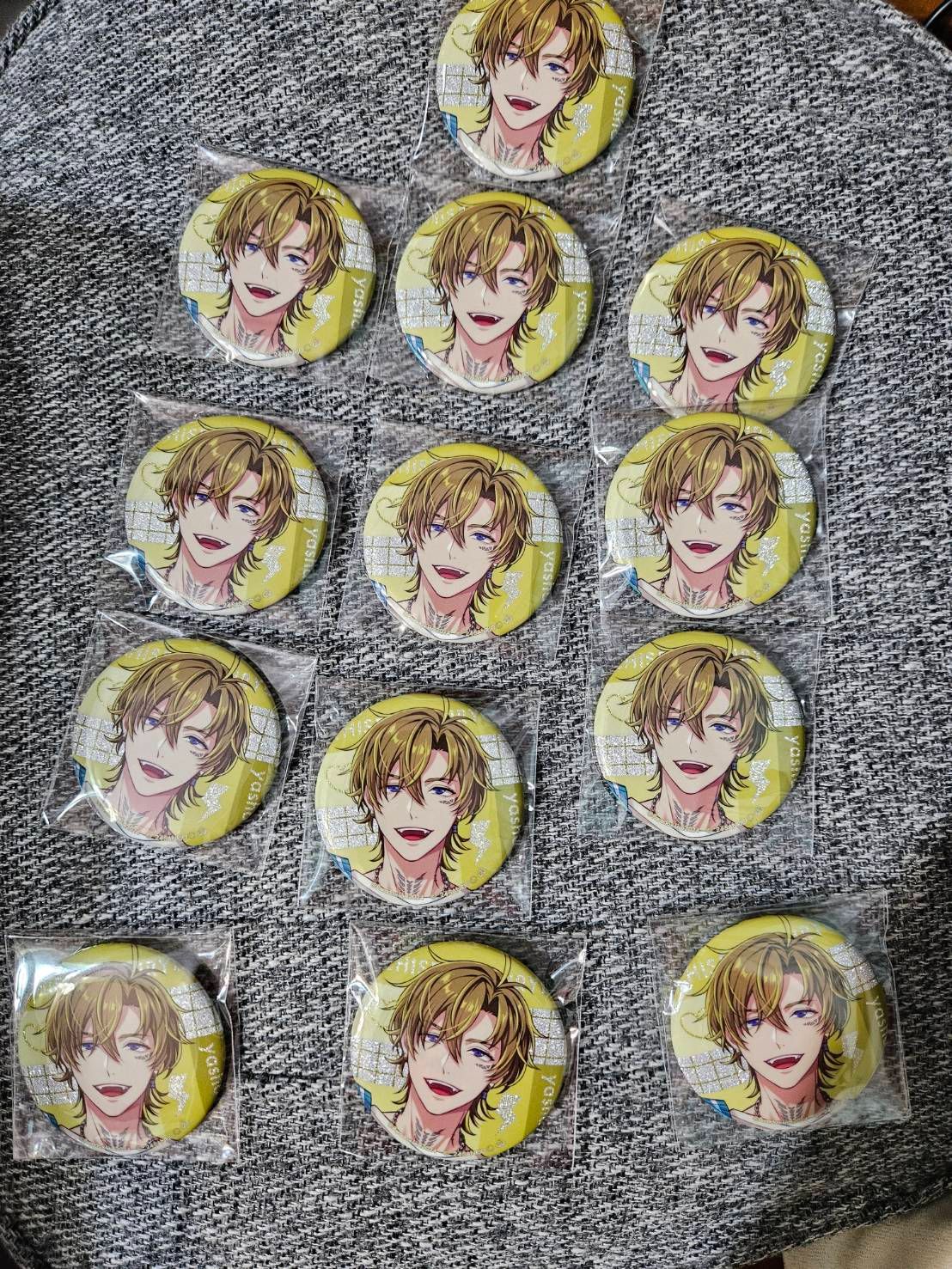 智生三麗鷗徽章