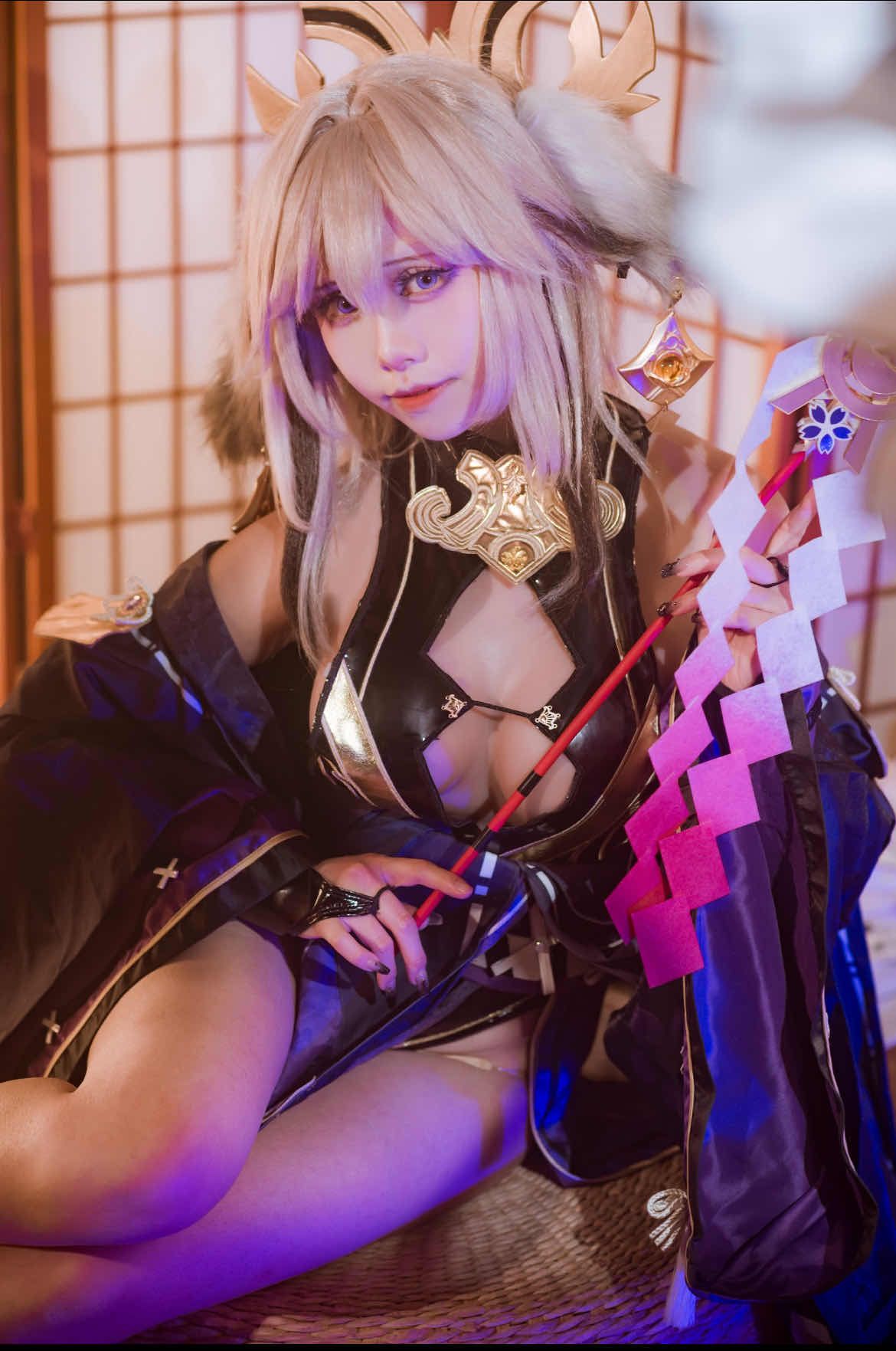 黑八重-紙醉金迷