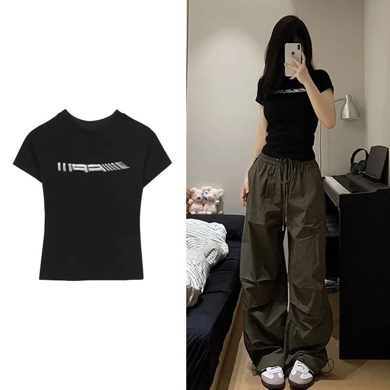 正肩短袖T-shirt （長度約到腰的地方）