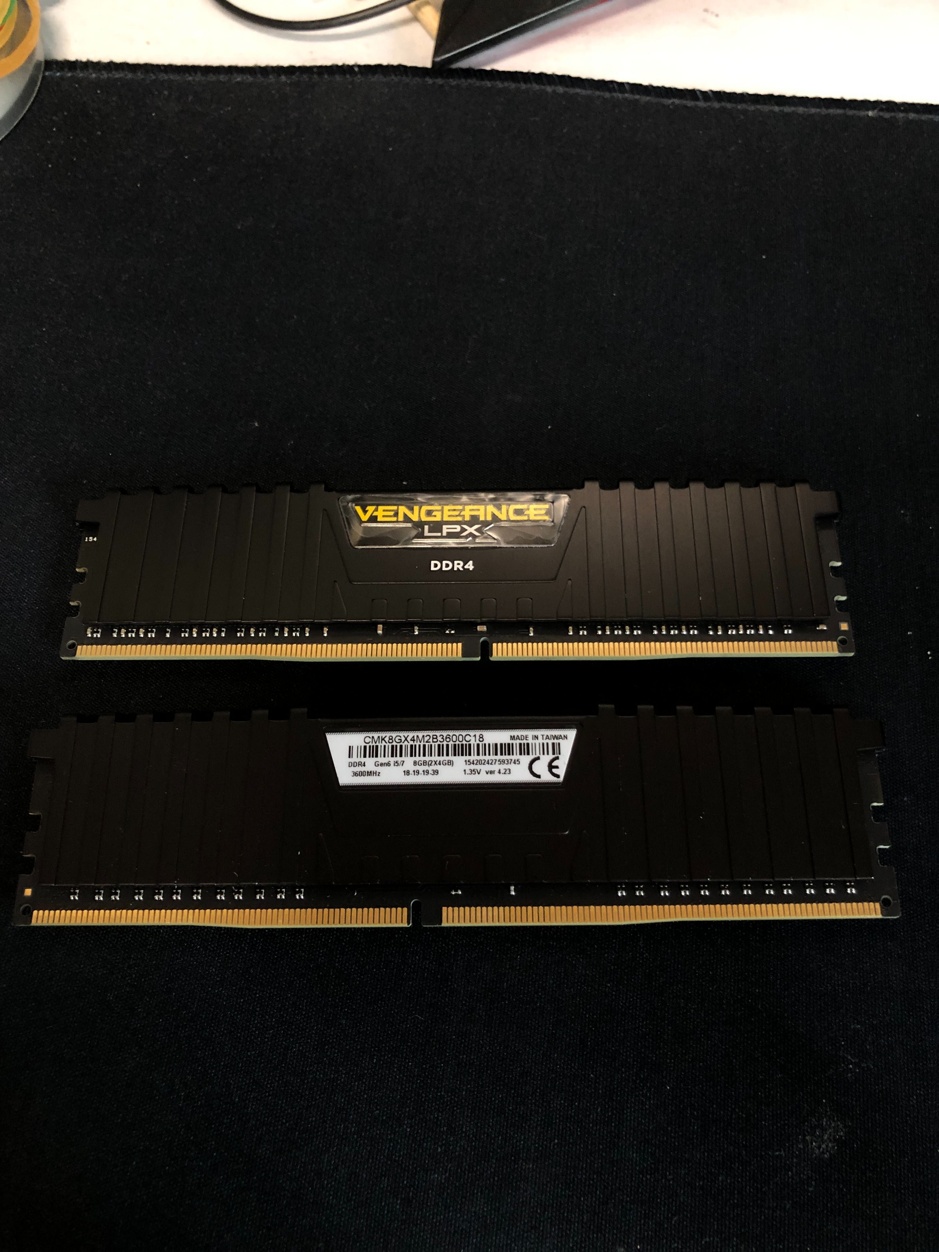 CORSAIR Vengeance LPX DDR4 3600MHz 4gb （兩條套裝）