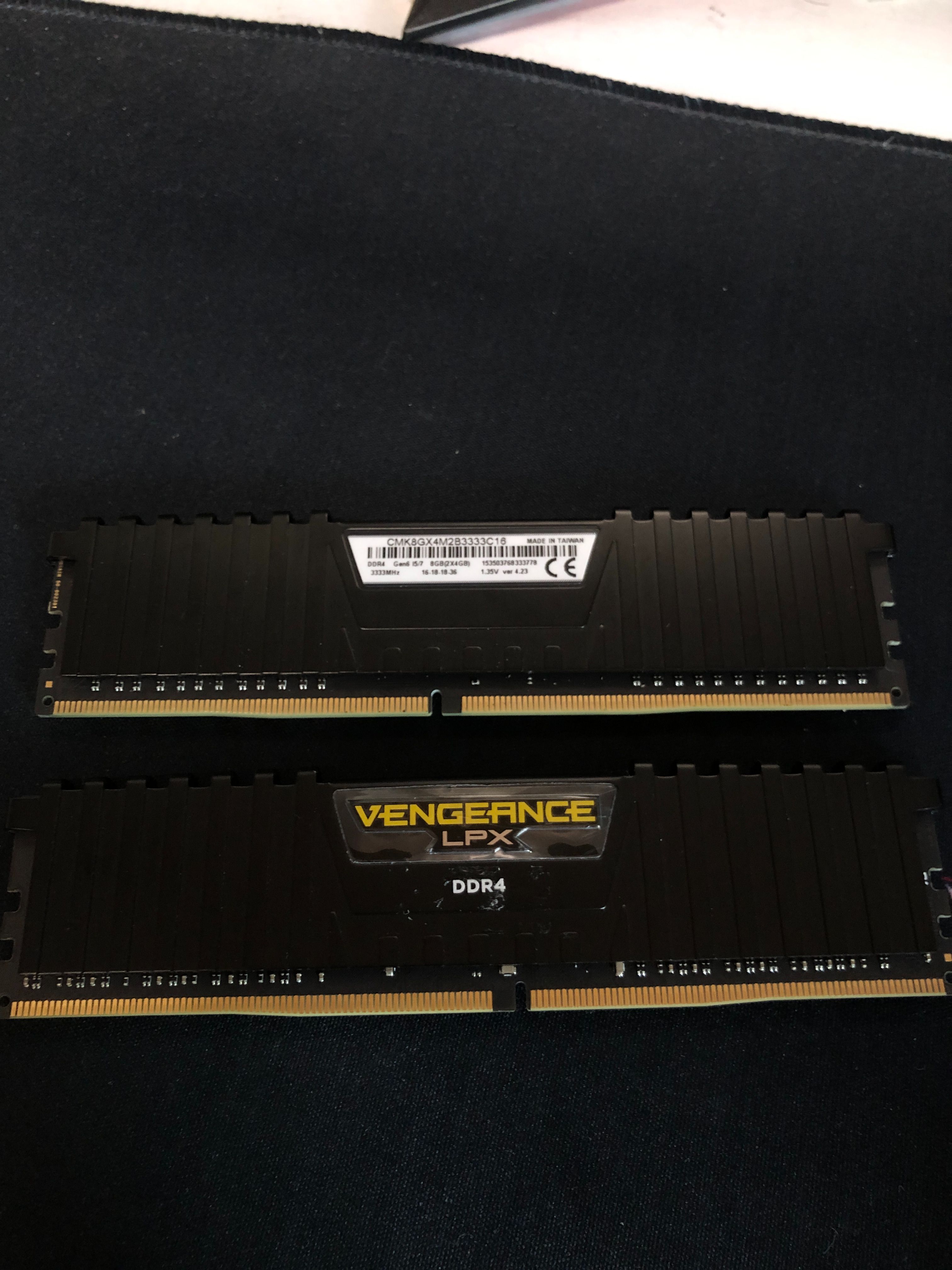 CORSAIR Vengeance LPX DDR4 3333MHz 4gb （兩條套裝）