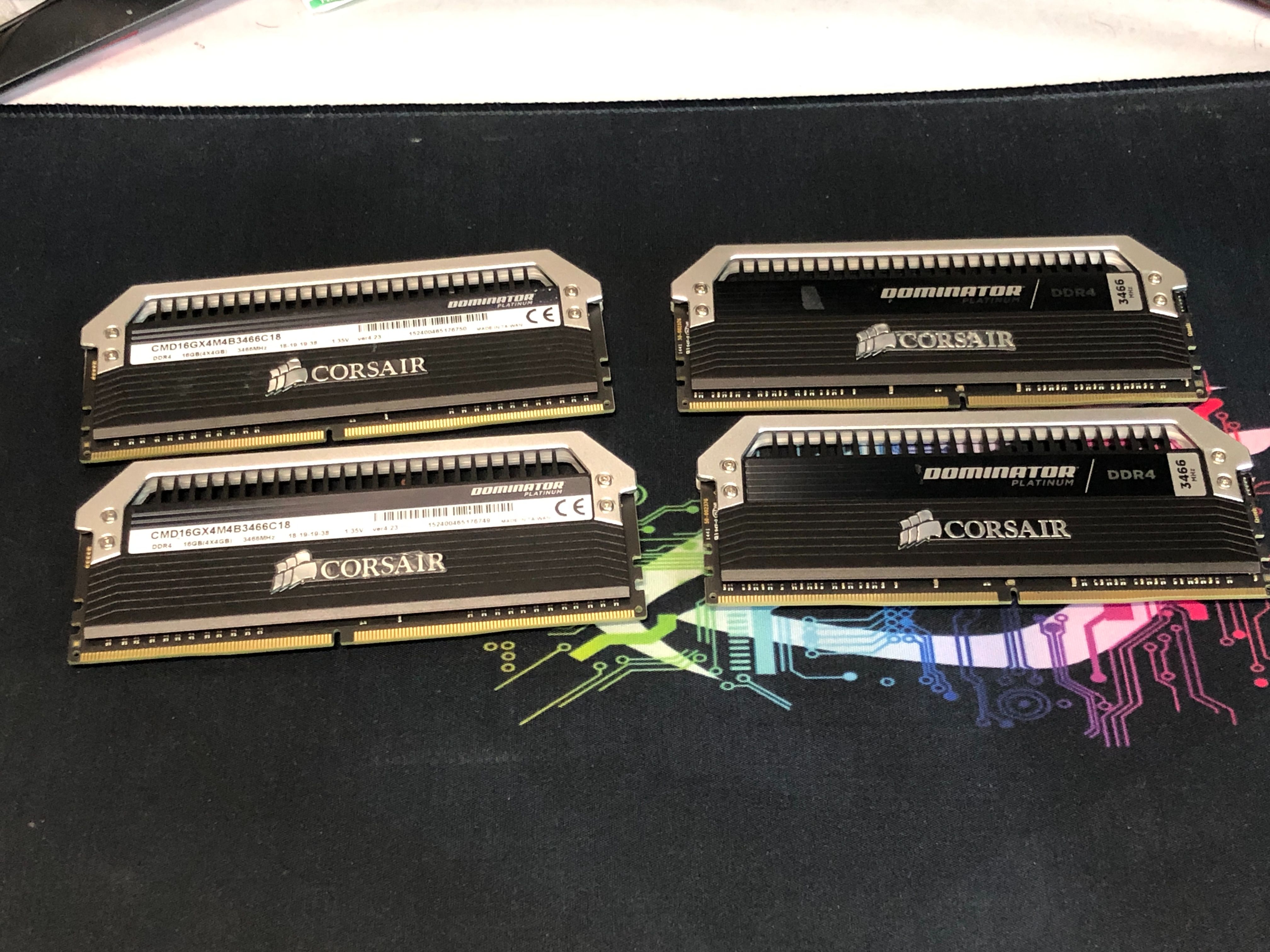 DOMINATOR® PLATINUM 16GB （4 x 4GB） DDR4 DRAM 3466MHz C18