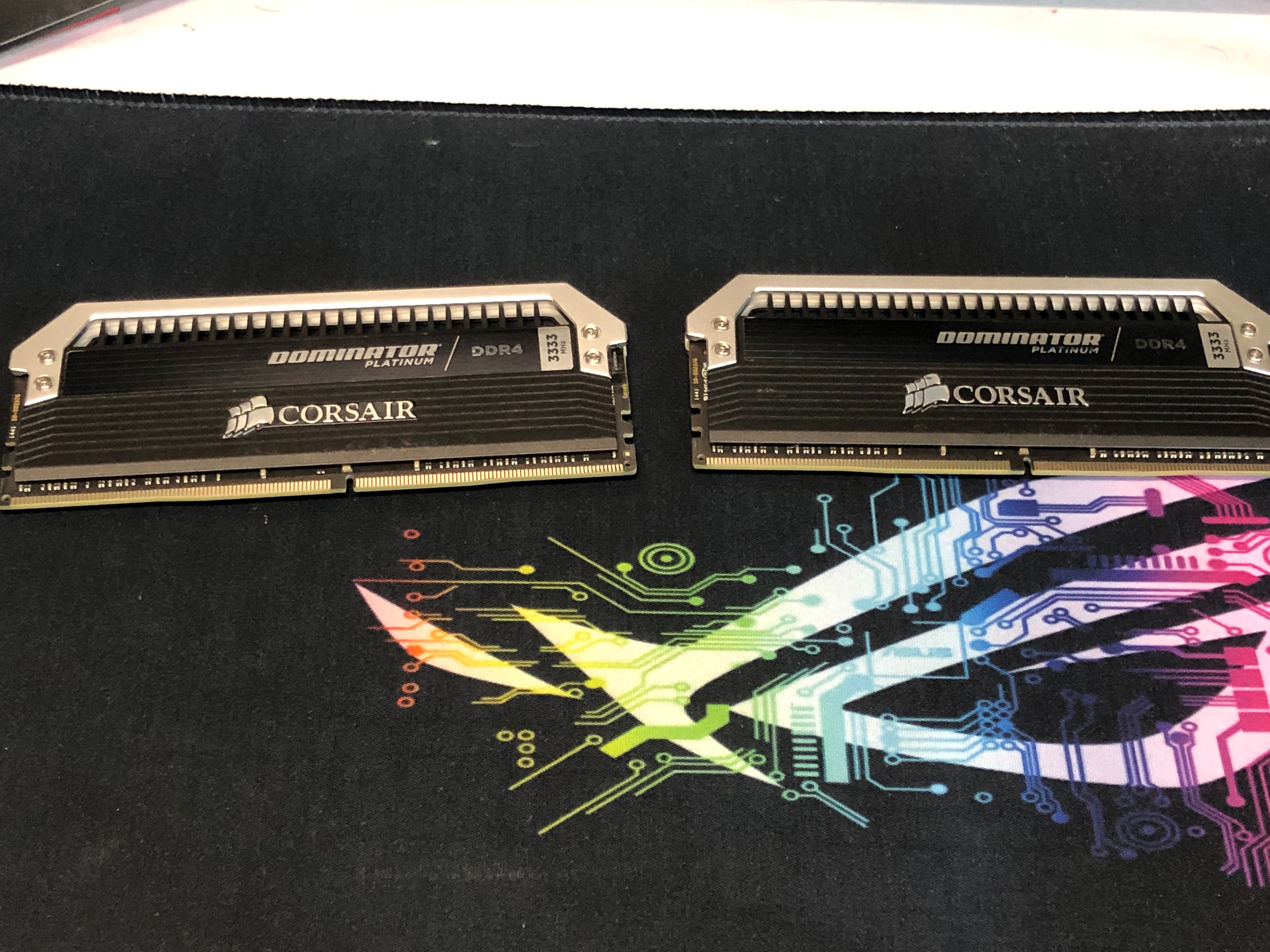 DOMINATOR® PLATINUM 8GB （2 x 4GB） DDR4 DRAM 3333MHz C16