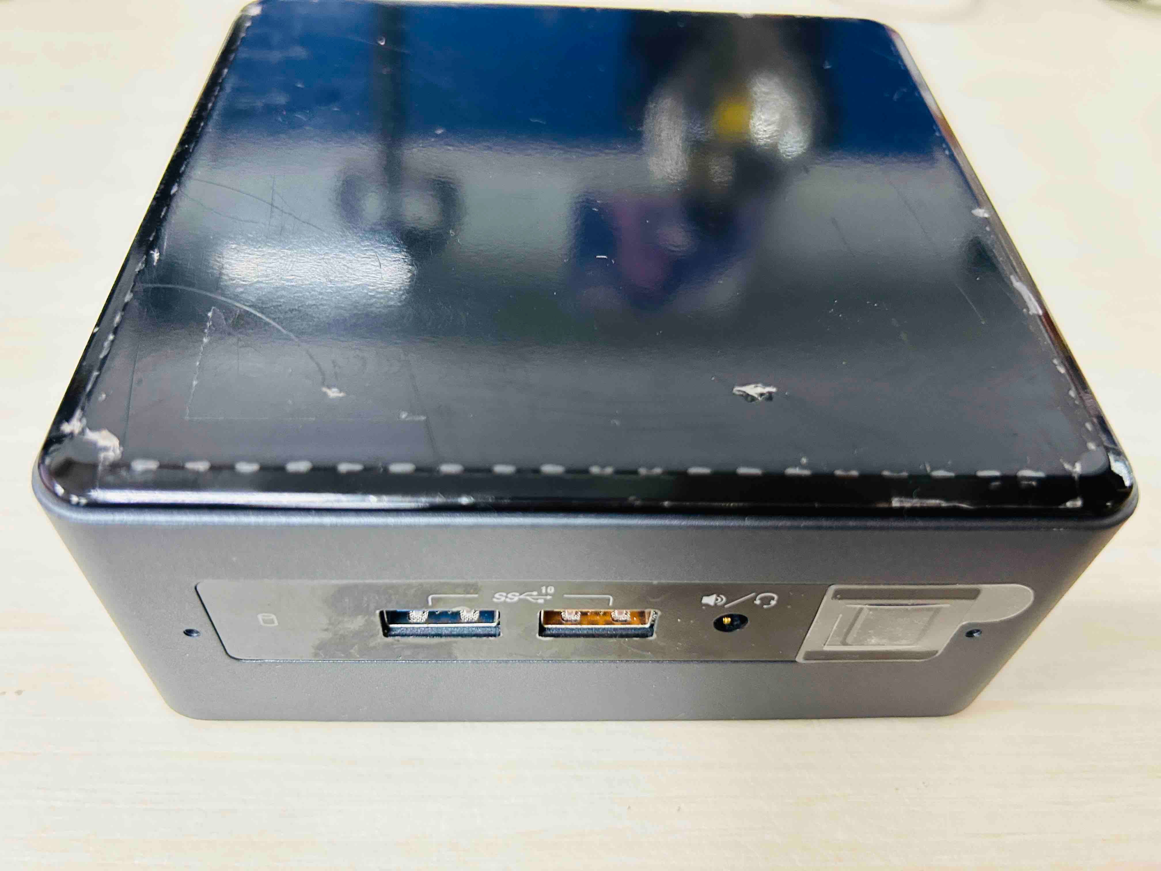 Intel NUC 8i5BEH