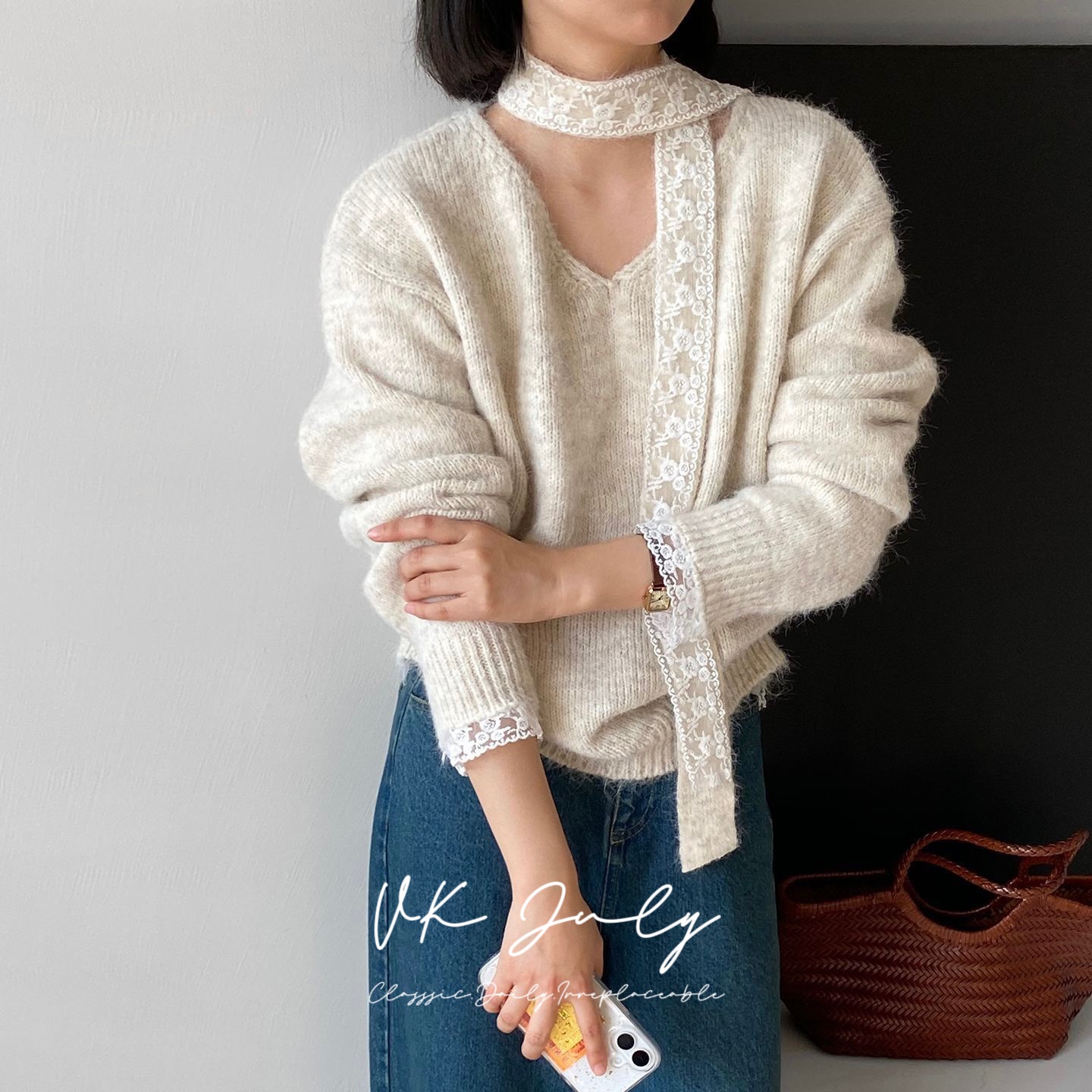 𝑽𝑲 𝑱𝒖𝒍𝒚｜法式溫柔V領蕾絲針織衣（2 colors）